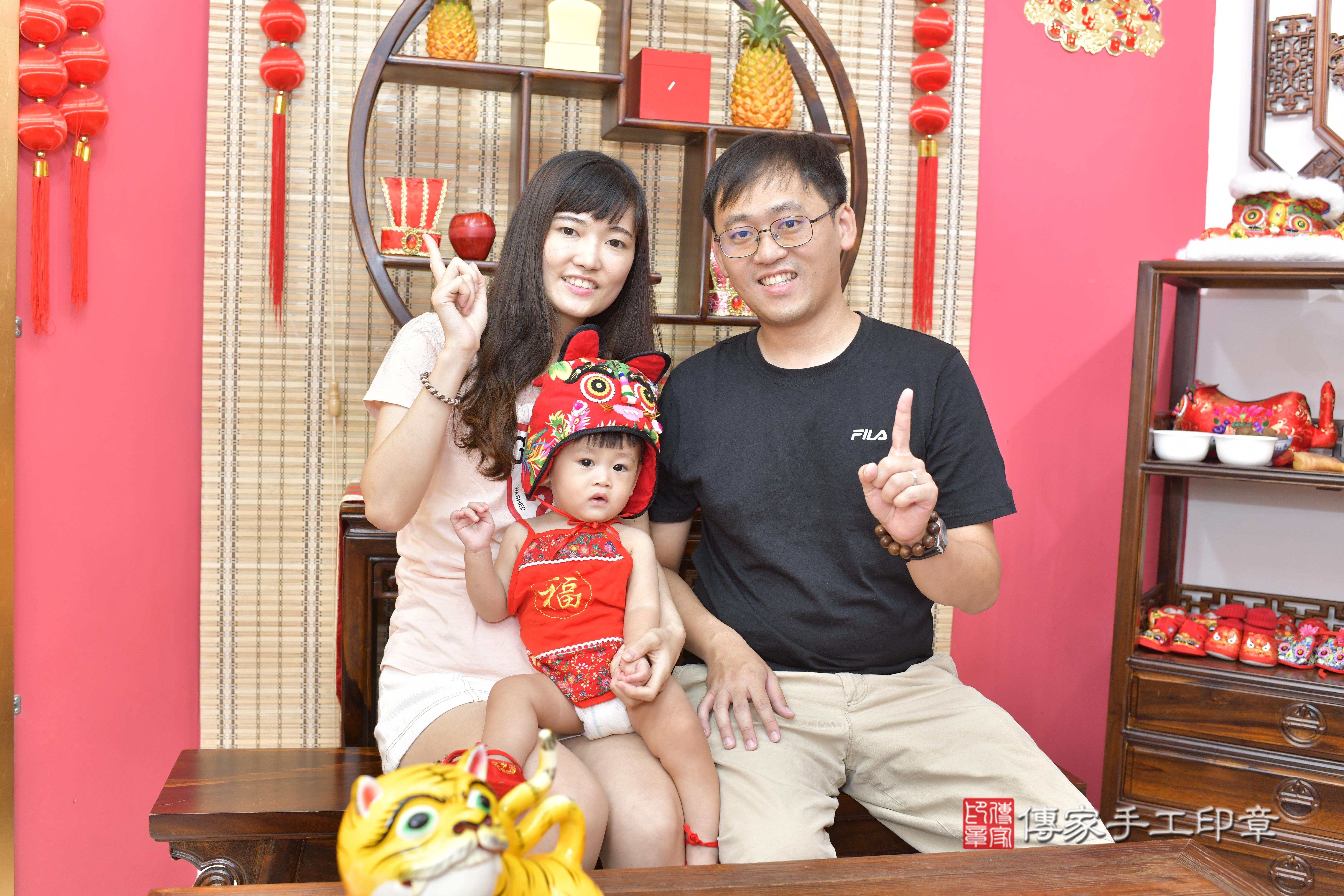 傳家手工印章新竹店、抓周、度脺、中國風會場、傳家嬰兒古禮、吉祥話、抓周道具物品24種、拍照。抓周證書。寶寶抓周、滿周歲、生日快樂、祝福