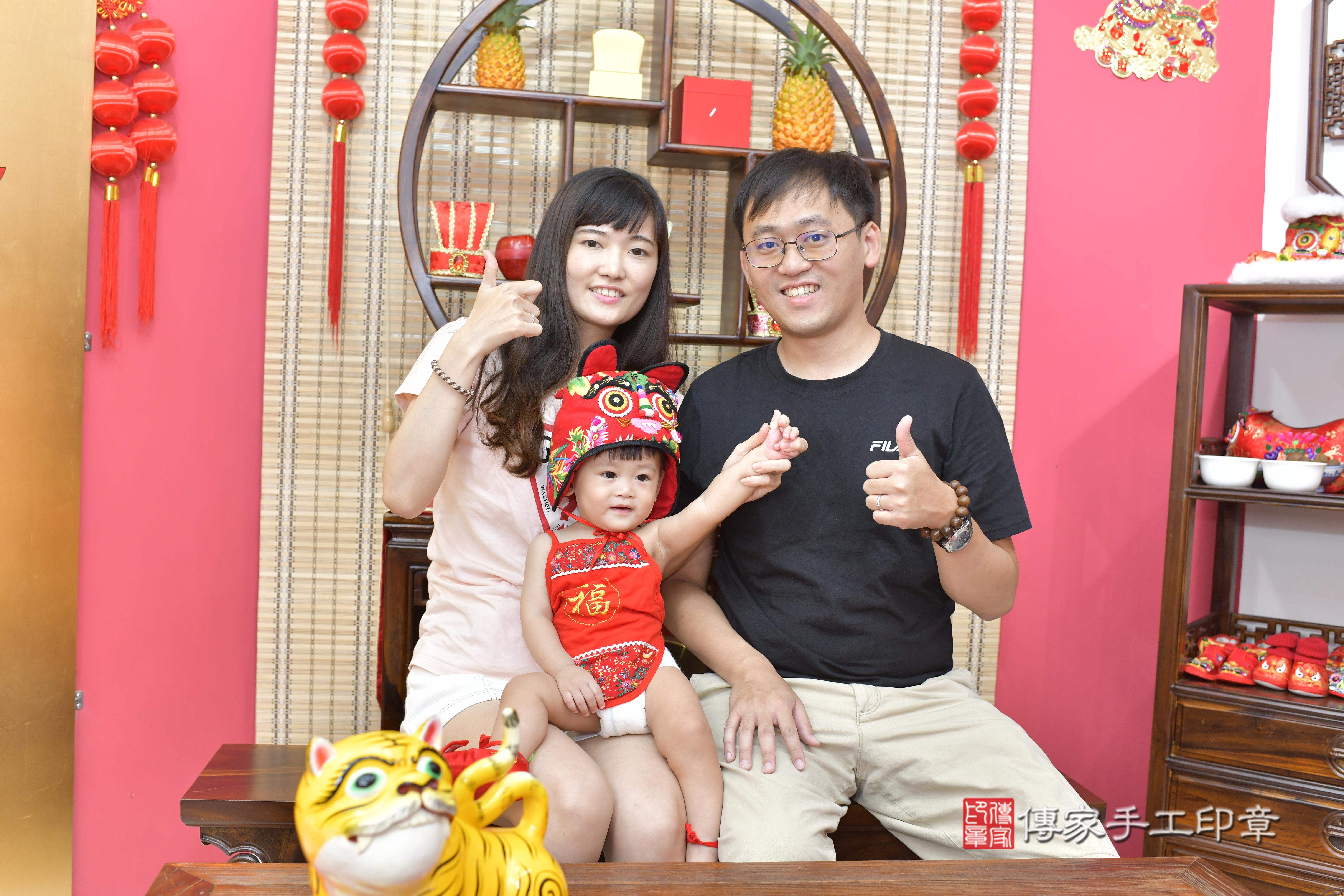 傳家手工印章新竹店、抓周、度脺、中國風會場、傳家嬰兒古禮、吉祥話、抓周道具物品24種、拍照。抓周證書。寶寶抓周、滿周歲、生日快樂、祝福
