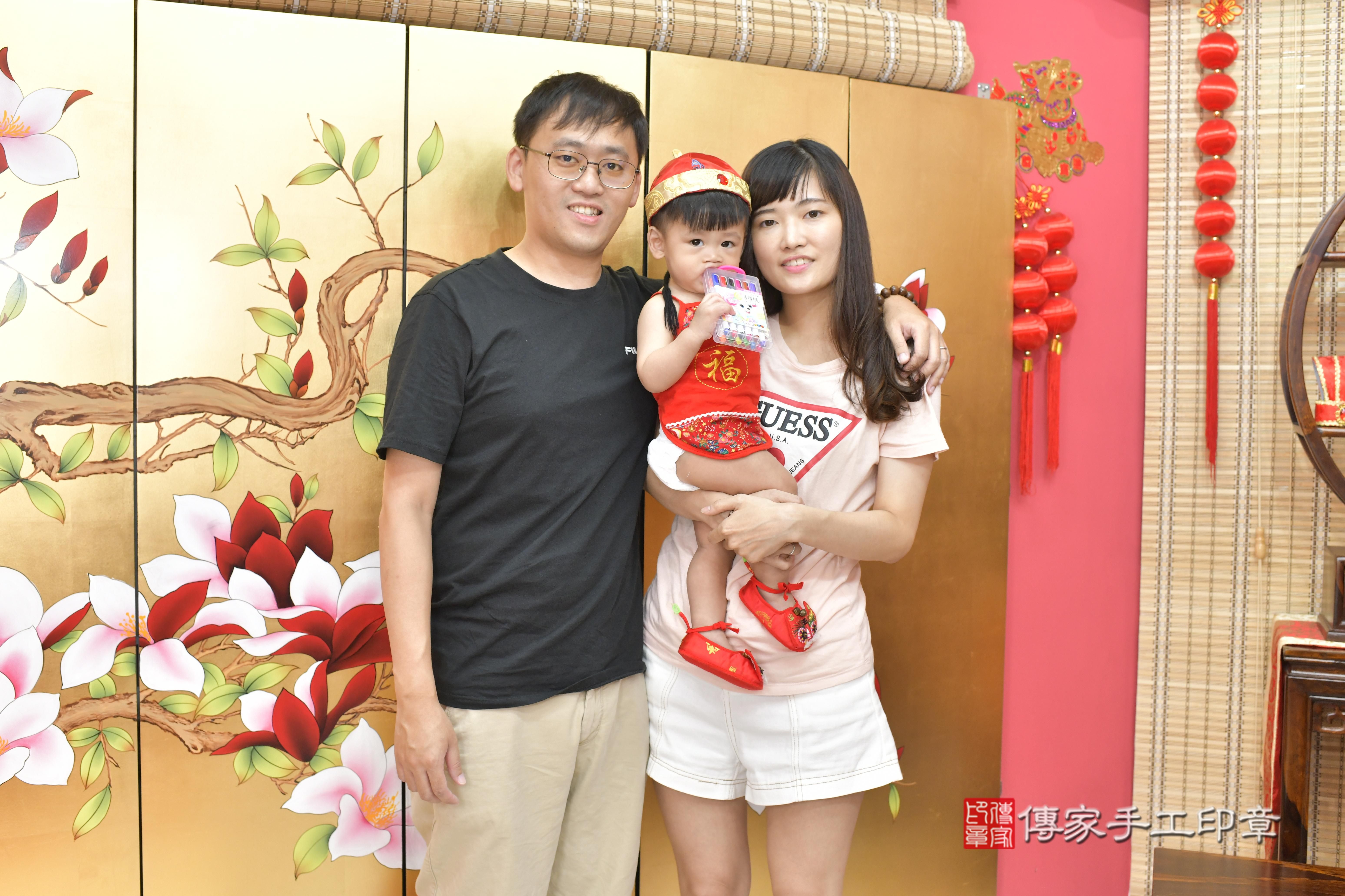 傳家手工印章新竹店、抓周、度脺、中國風會場、傳家嬰兒古禮、吉祥話、抓周道具物品24種、拍照。抓周證書。寶寶抓周、滿周歲、生日快樂、祝福