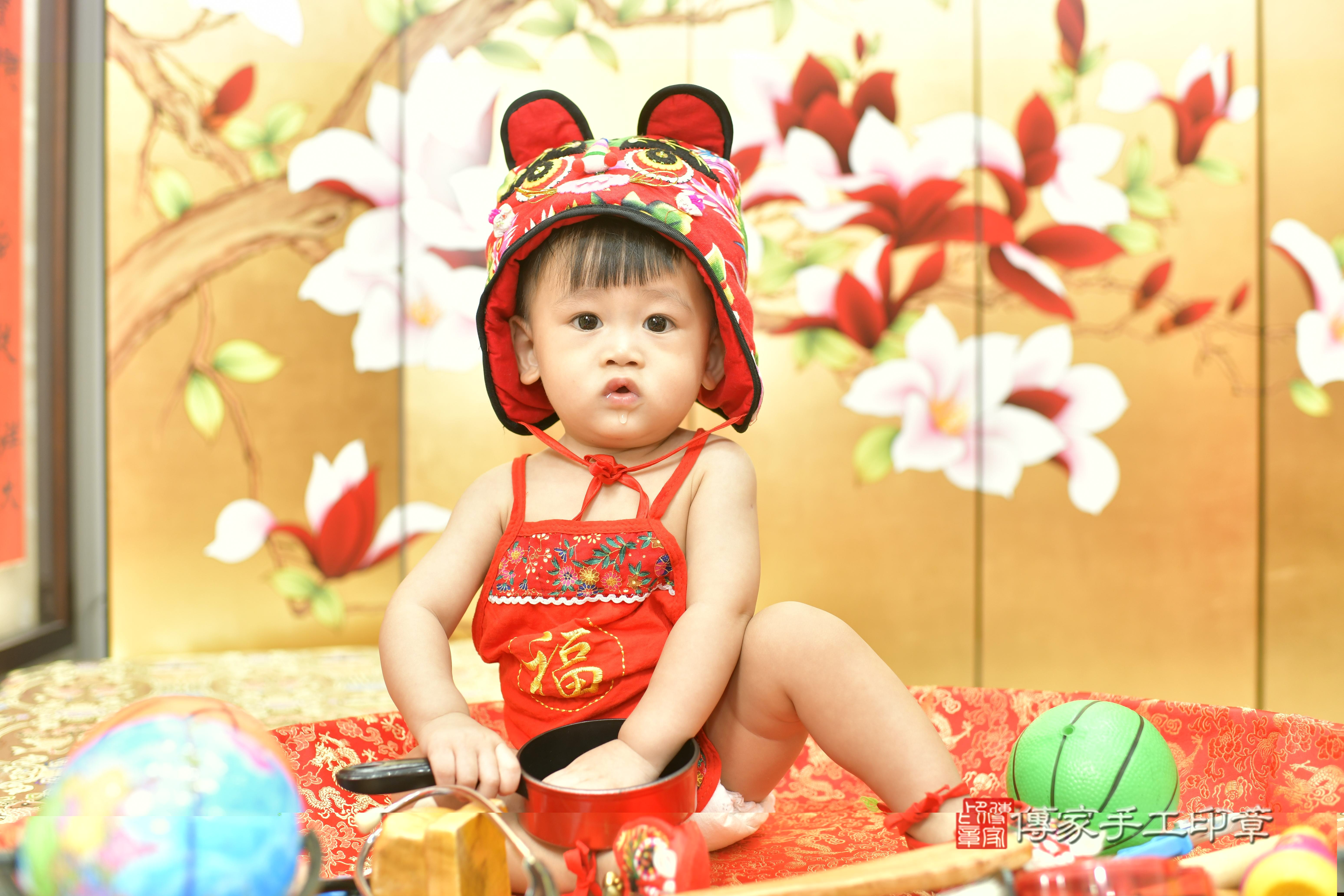 傳家手工印章新竹店、抓周、度脺、中國風會場、傳家嬰兒古禮、吉祥話、抓周道具物品24種、拍照。抓周證書。寶寶抓周、滿周歲、生日快樂、祝福