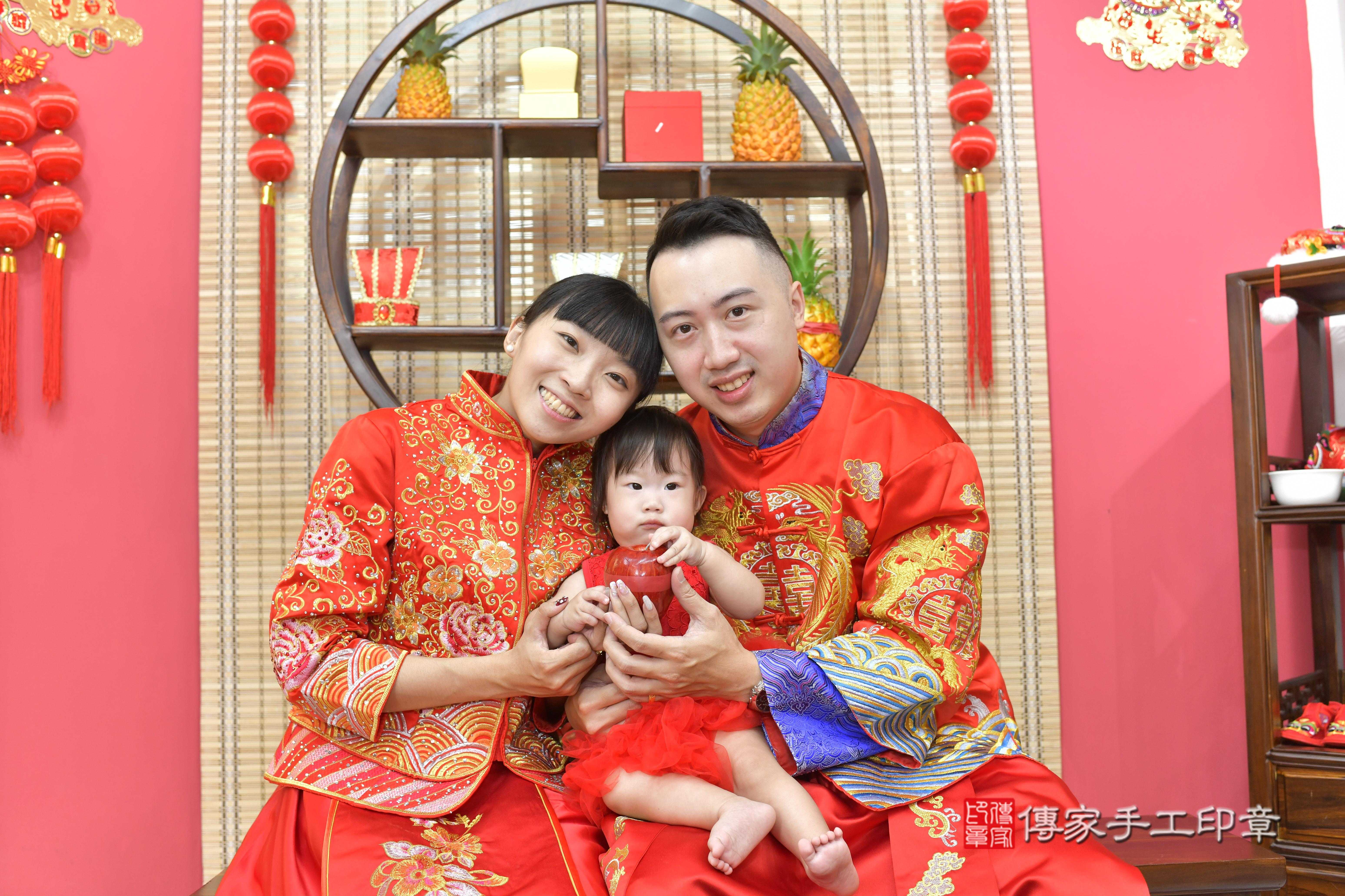 傳家手工印章新竹店、抓周、度脺、中國風會場、傳家嬰兒古禮、吉祥話、抓周道具物品24種、拍照。抓周證書。寶寶抓周、滿周歲、生日快樂、祝福