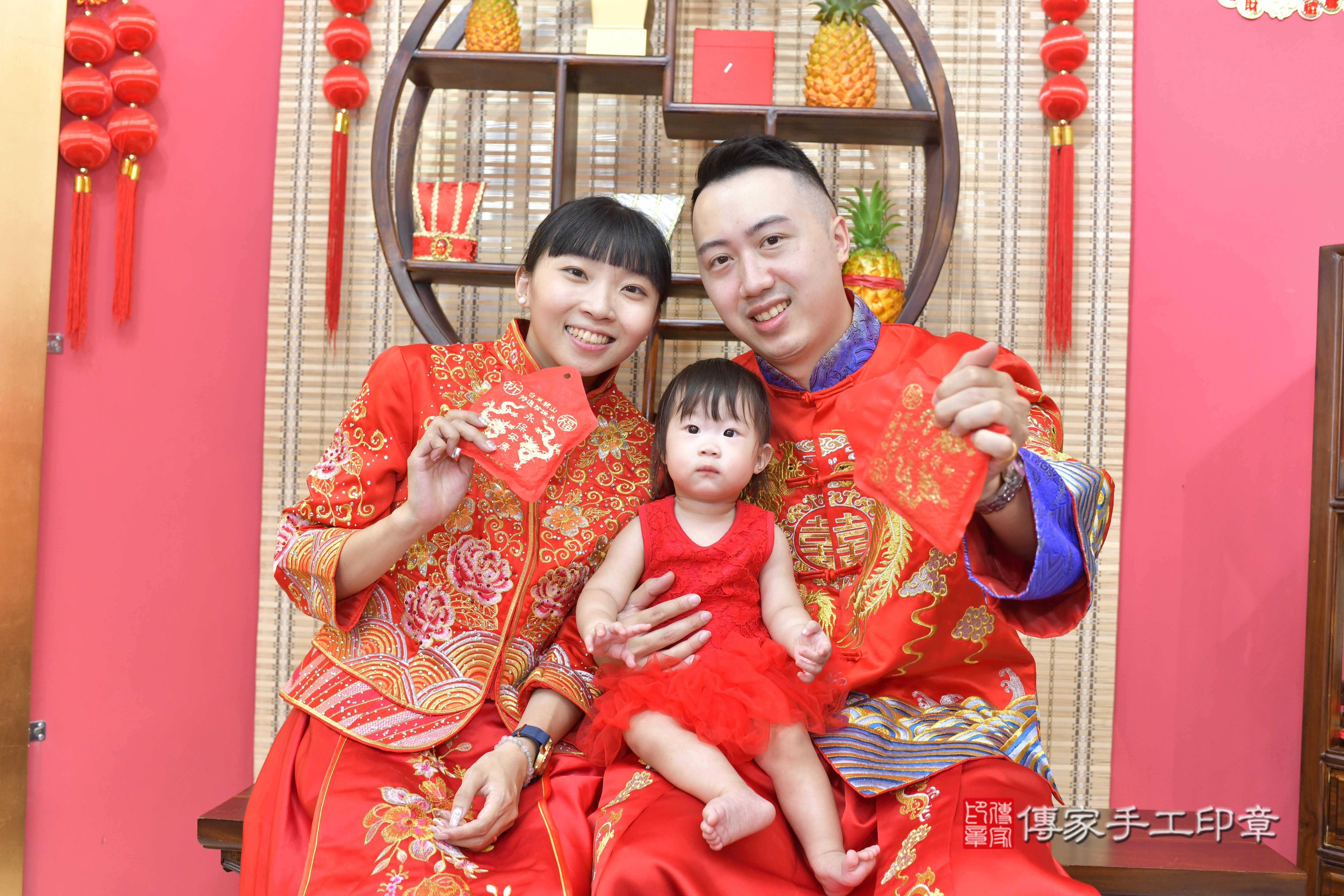 傳家手工印章新竹店、抓周、度脺、中國風會場、傳家嬰兒古禮、吉祥話、抓周道具物品24種、拍照。抓周證書。寶寶抓周、滿周歲、生日快樂、祝福