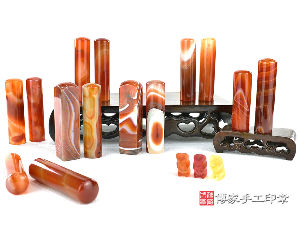 傳家手工印章實際成品:巴西天珠紅瑪瑙:印章大合照 傳家手工印章實際成品:巴西天珠紅瑪瑙:印章大合照