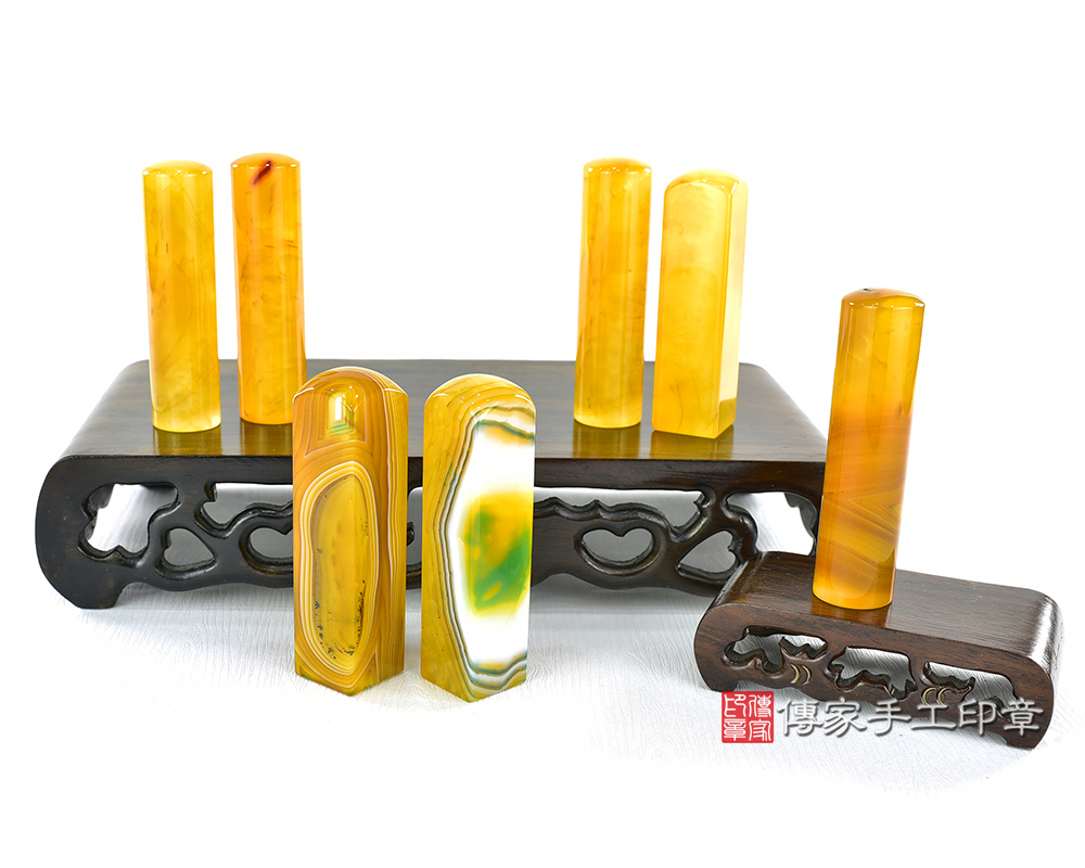 傳家手工印章實際成品:巴西手鐲料黃瑪瑙:開運印章大合照 傳家手工印章實際成品:巴西手鐲料黃瑪瑙:開運印章大合照