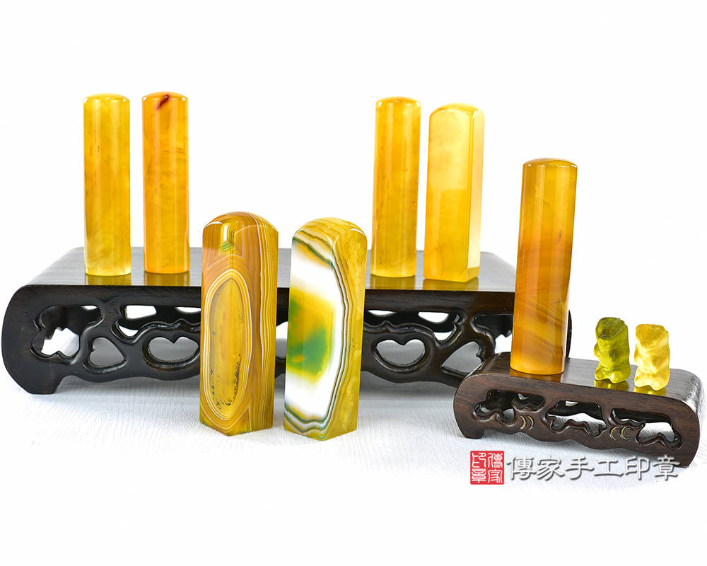 傳家手工印章實際成品:巴西手鐲料黃瑪瑙:開運印章大合照 傳家手工印章實際成品:巴西手鐲料黃瑪瑙:開運印章大合照