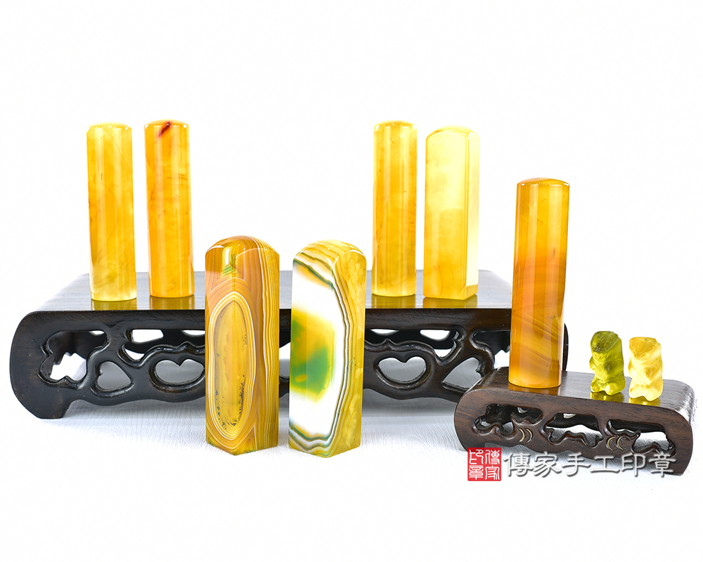 傳家手工印章實際成品:巴西手鐲料黃瑪瑙:開運印章大合照 傳家手工印章實際成品:巴西手鐲料黃瑪瑙:開運印章大合照