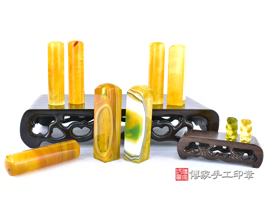 傳家手工印章實際成品:巴西手鐲料黃瑪瑙:開運印章大合照 傳家手工印章實際成品:巴西手鐲料黃瑪瑙:開運印章大合照