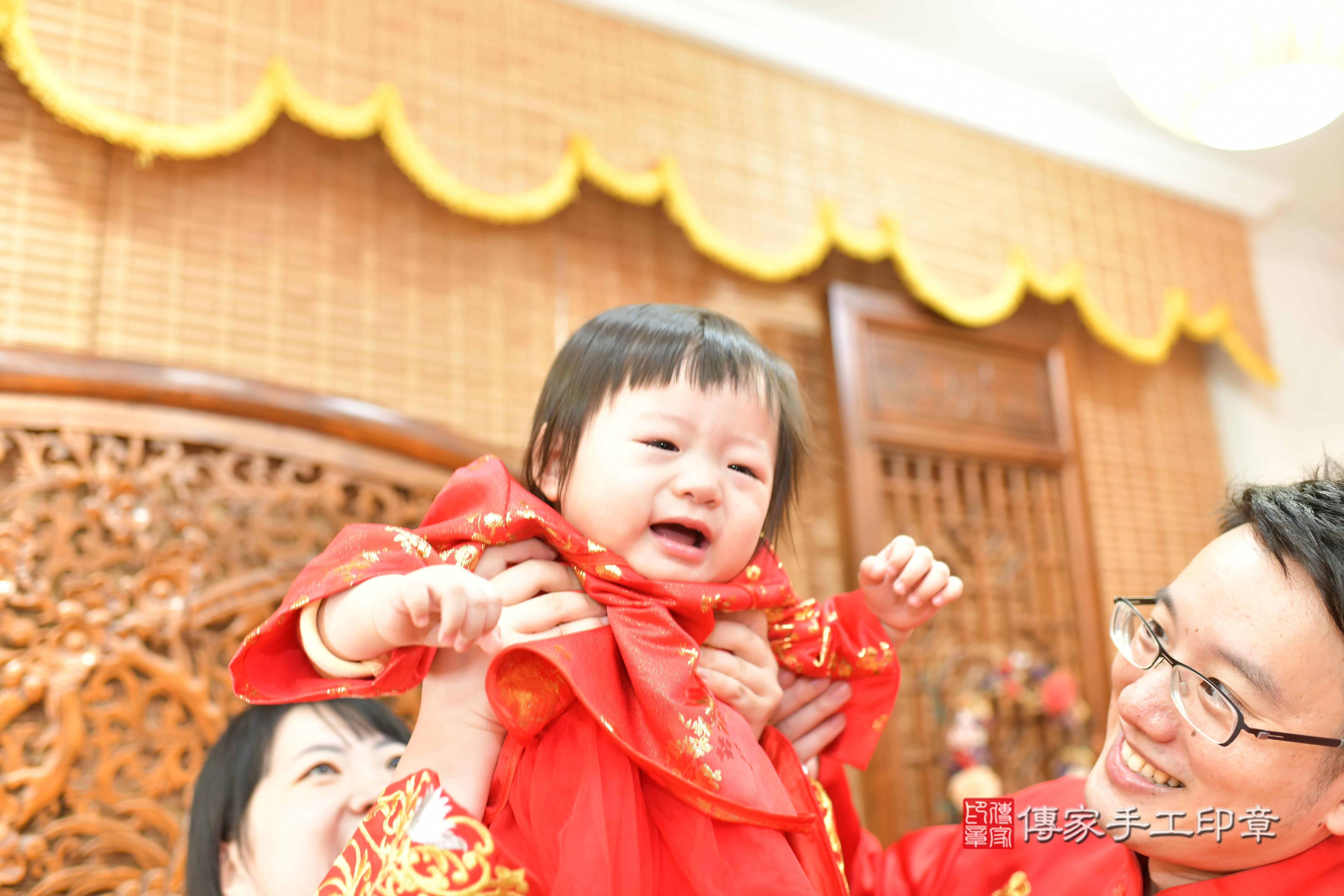 傳家手工印章桃園店、抓周、度脺、中國風會場、傳家嬰兒古禮、吉祥話、抓周道具物品24種、拍照。抓周證書。寶寶抓周、滿周歲、生日快樂、祝福
