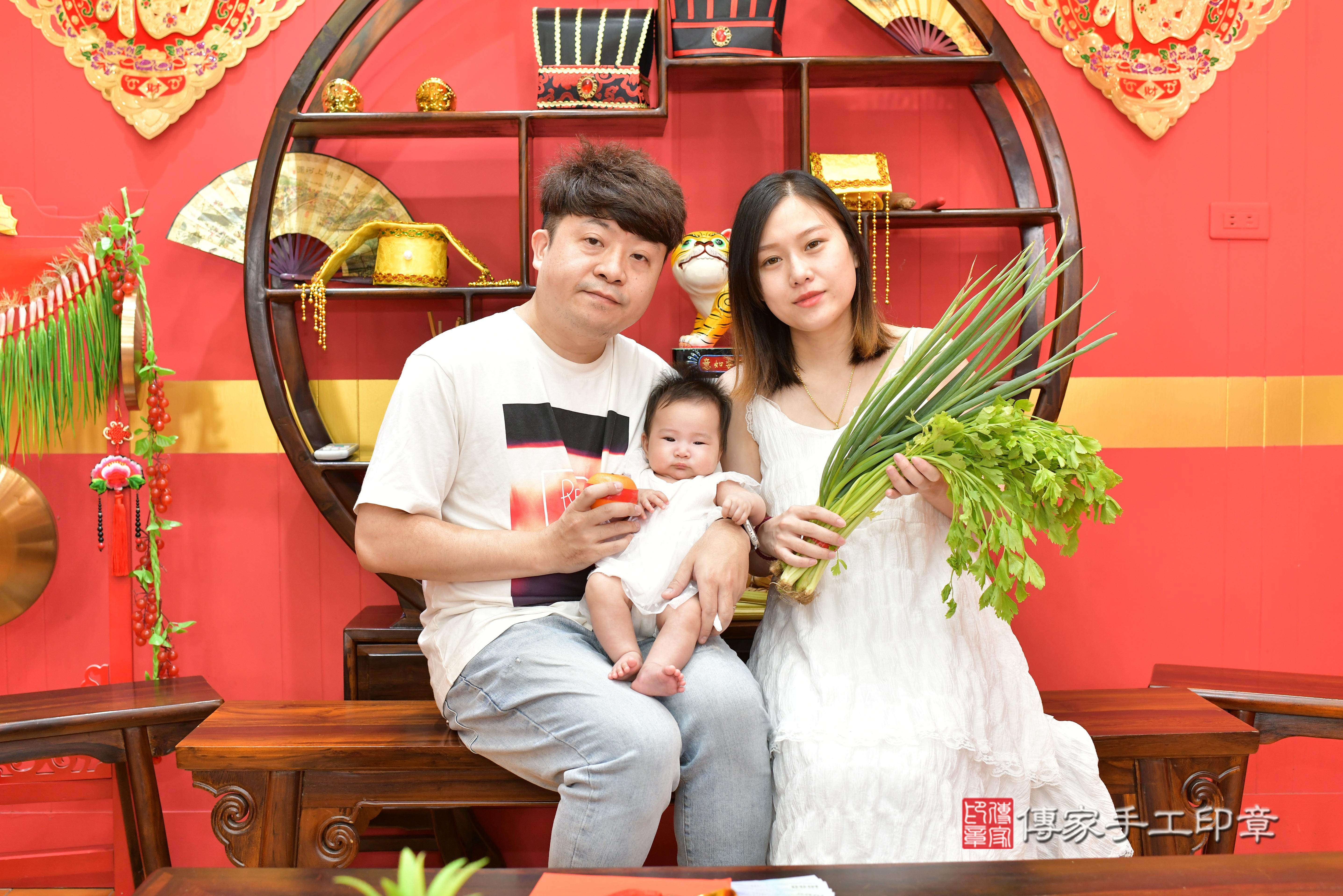 傳家手工印章桃園店、抓周、度脺、中國風會場、傳家嬰兒古禮、吉祥話、抓周道具物品24種、拍照。抓周證書。寶寶抓周、滿周歲、生日快樂、祝福