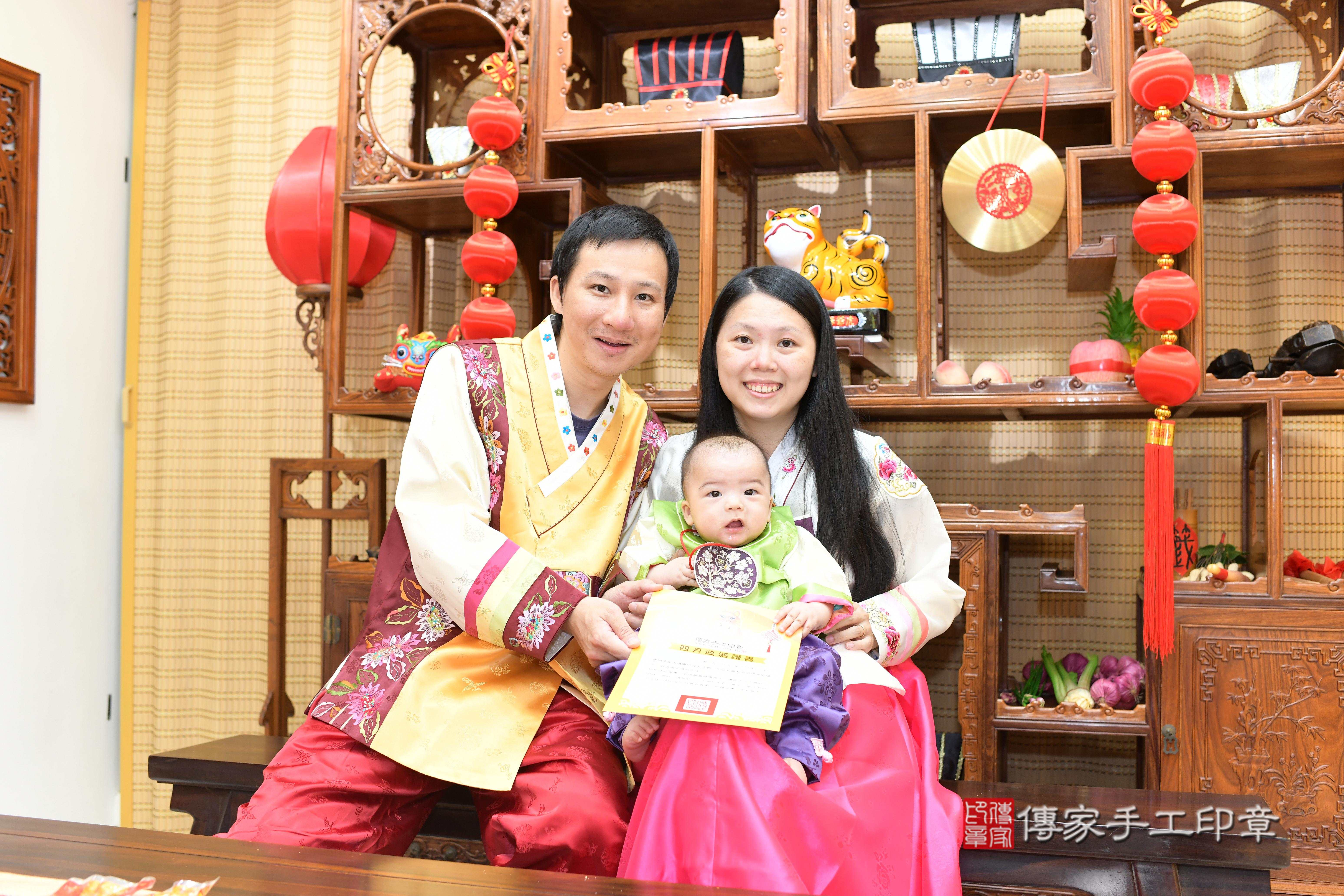 傳家手工印章台南店、抓周、度脺、中國風會場、傳家嬰兒古禮、吉祥話、抓周道具物品24種、拍照。抓周證書。寶寶抓周、滿周歲、生日快樂、祝福