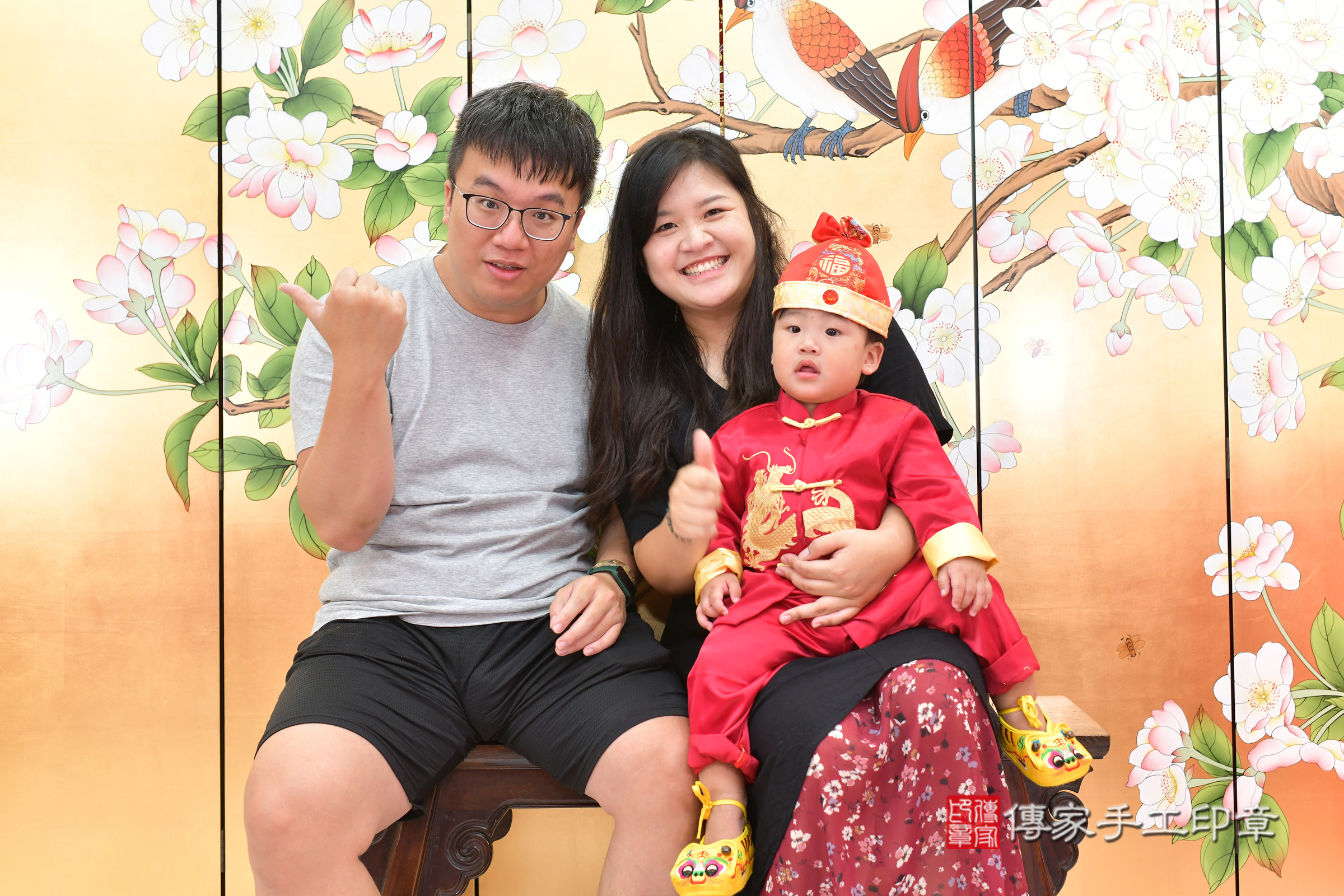 台中市北區小豪寶寶抓周推薦：傳家台中店抓周度脺中國風會場，嬰兒古禮抓周流程儀式吉祥話、抓周道具物品24種、拍照。抓周證書。2024.6.6，照片3