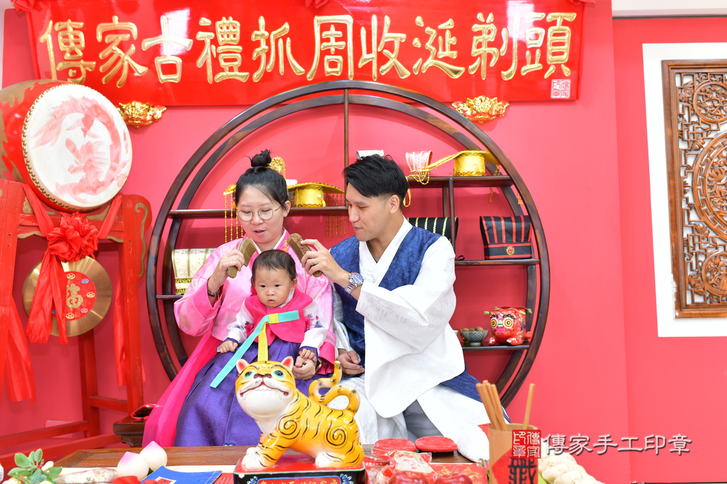台中市北區小寧寶寶抓周推薦：傳家台中店抓周度脺中國風會場，嬰兒古禮抓周流程儀式吉祥話、抓周道具物品24種、拍照。抓周證書。2024.6.27，照片15