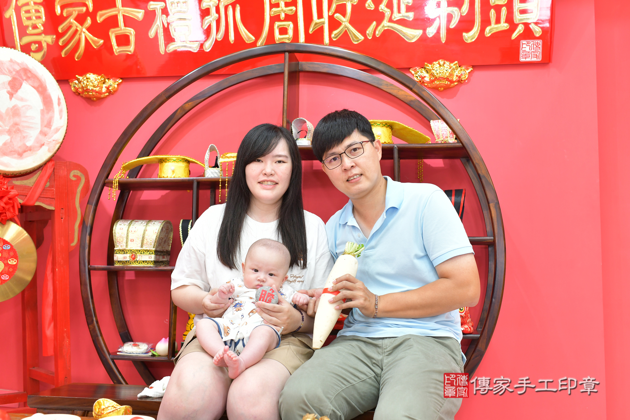 小星寶寶(台中市北區嬰兒寶寶滿月剃頭理髮、嬰兒剃胎毛儀式吉祥話)。中國風會場，爸媽寶貝穿「日中韓」古裝禮服。專業拍照、證書。★購買「臍帶章、肚臍章、胎毛筆刷印章」贈送：剃頭、收涎、抓周，三選一。2024.6.16，照片9