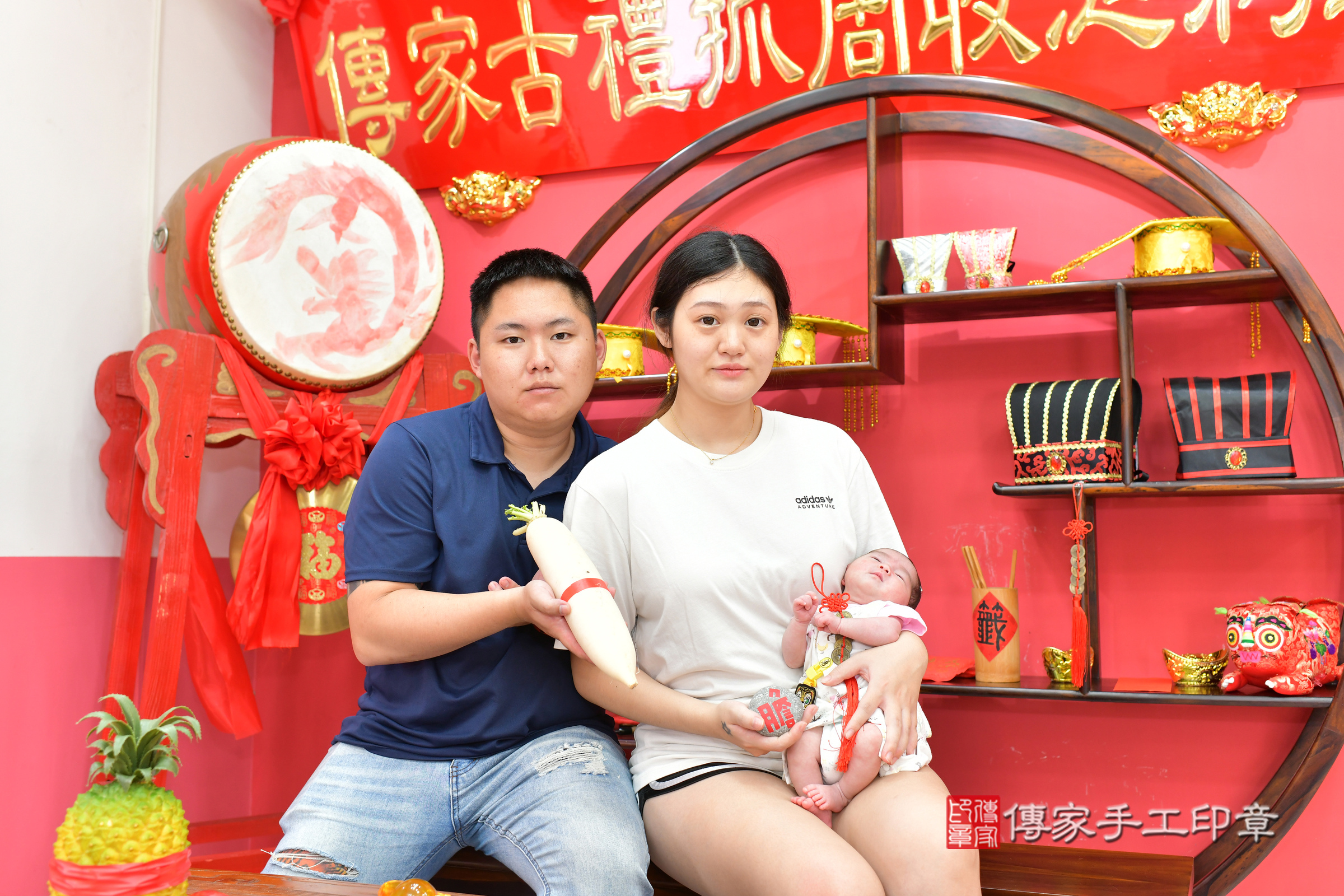 暄暄寶寶(台中市北區嬰兒寶寶滿月剃頭理髮、嬰兒剃胎毛儀式吉祥話)。中國風會場，爸媽寶貝穿「日中韓」古裝禮服。專業拍照、證書。★購買「臍帶章、肚臍章、胎毛筆刷印章」贈送：剃頭、收涎、抓周，三選一。2024.6.25，照片10