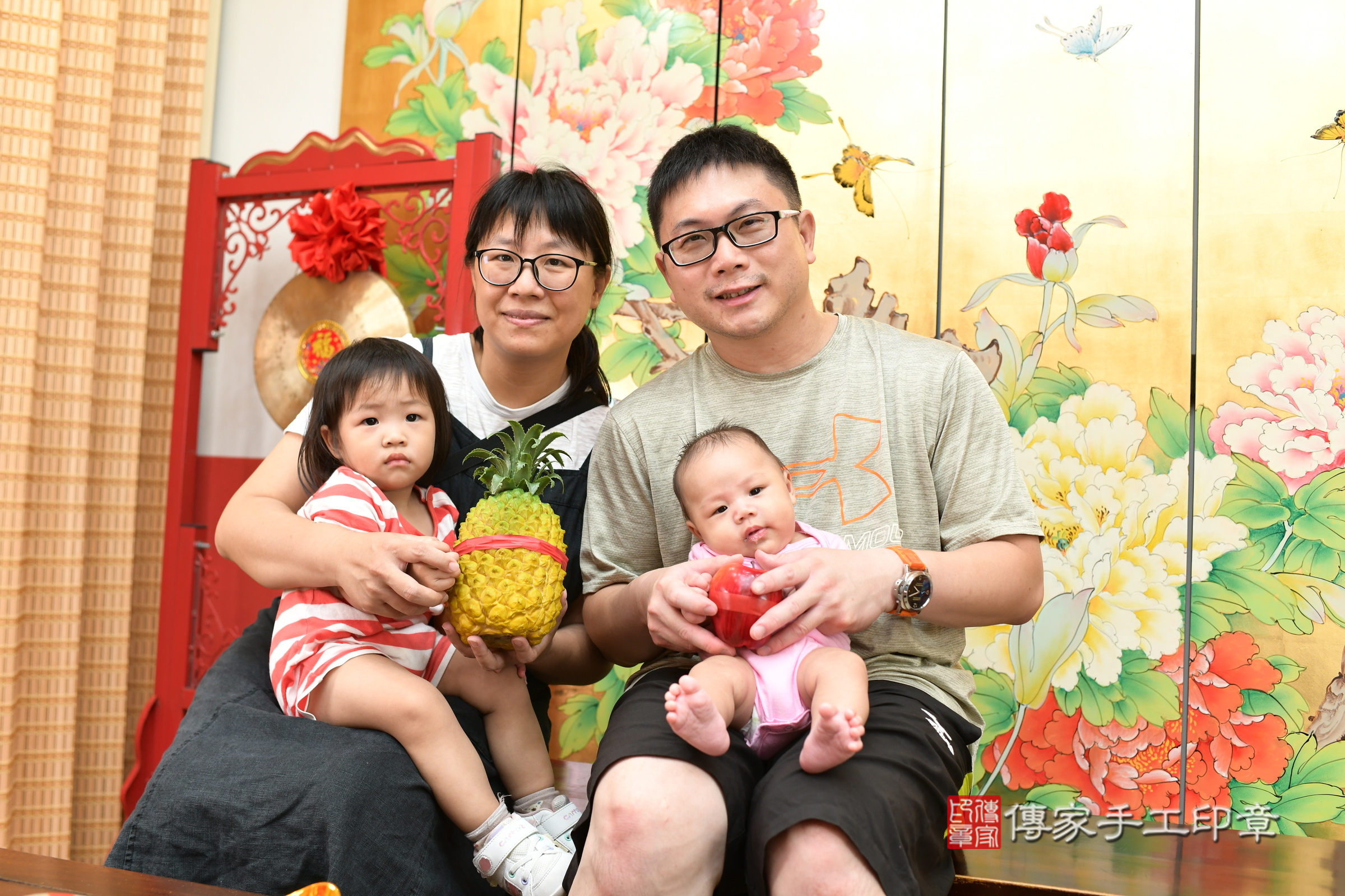 小航寶寶(台北市大同區嬰兒寶寶滿月剃頭理髮、嬰兒剃胎毛儀式吉祥話)。中國風會場，爸媽寶貝穿「日中韓」古裝禮服。專業拍照、證書。★購買「臍帶章、肚臍章、胎毛筆刷印章」贈送：剃頭、收涎、抓周，三選一。2024.7.6，照片11