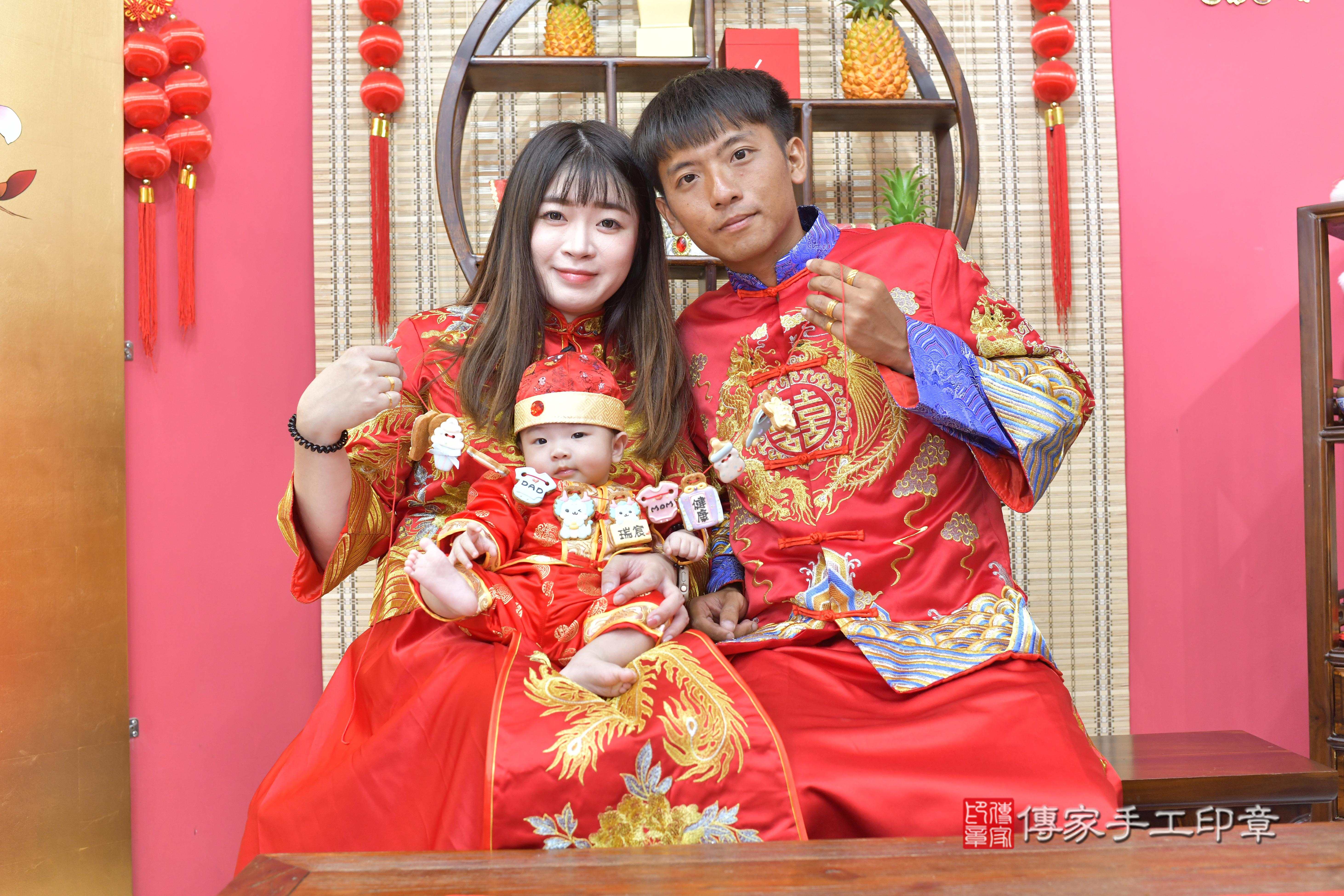 傳家手工印章新竹店、抓周、度脺、中國風會場、傳家嬰兒古禮、吉祥話、抓周道具物品24種、拍照。抓周證書。寶寶抓周、滿周歲、生日快樂、祝福