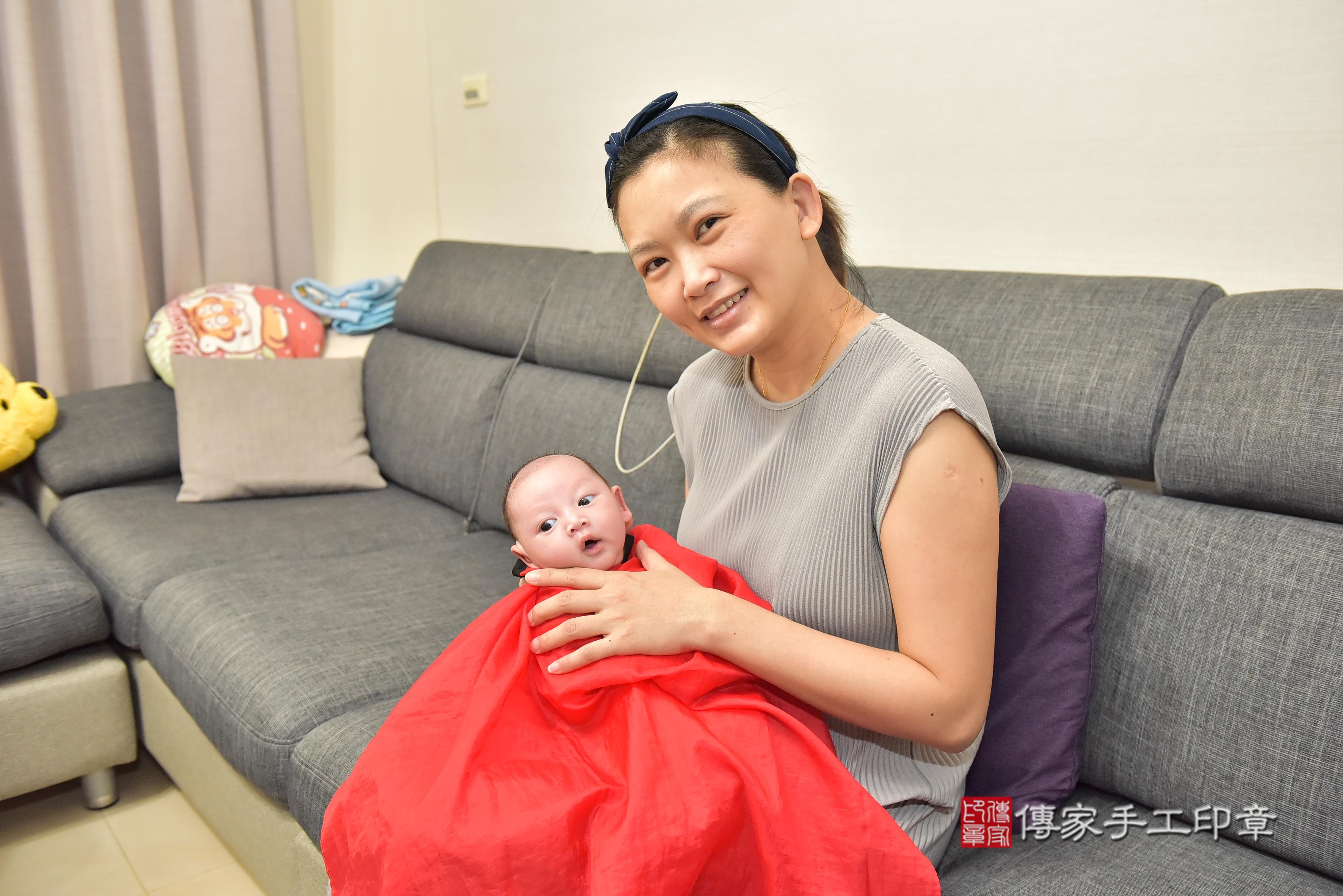 傳家手工印章高雄店、抓周、度脺、中國風會場、傳家嬰兒古禮、吉祥話、抓周道具物品24種、拍照。抓周證書。寶寶抓周、滿周歲、生日快樂、祝福