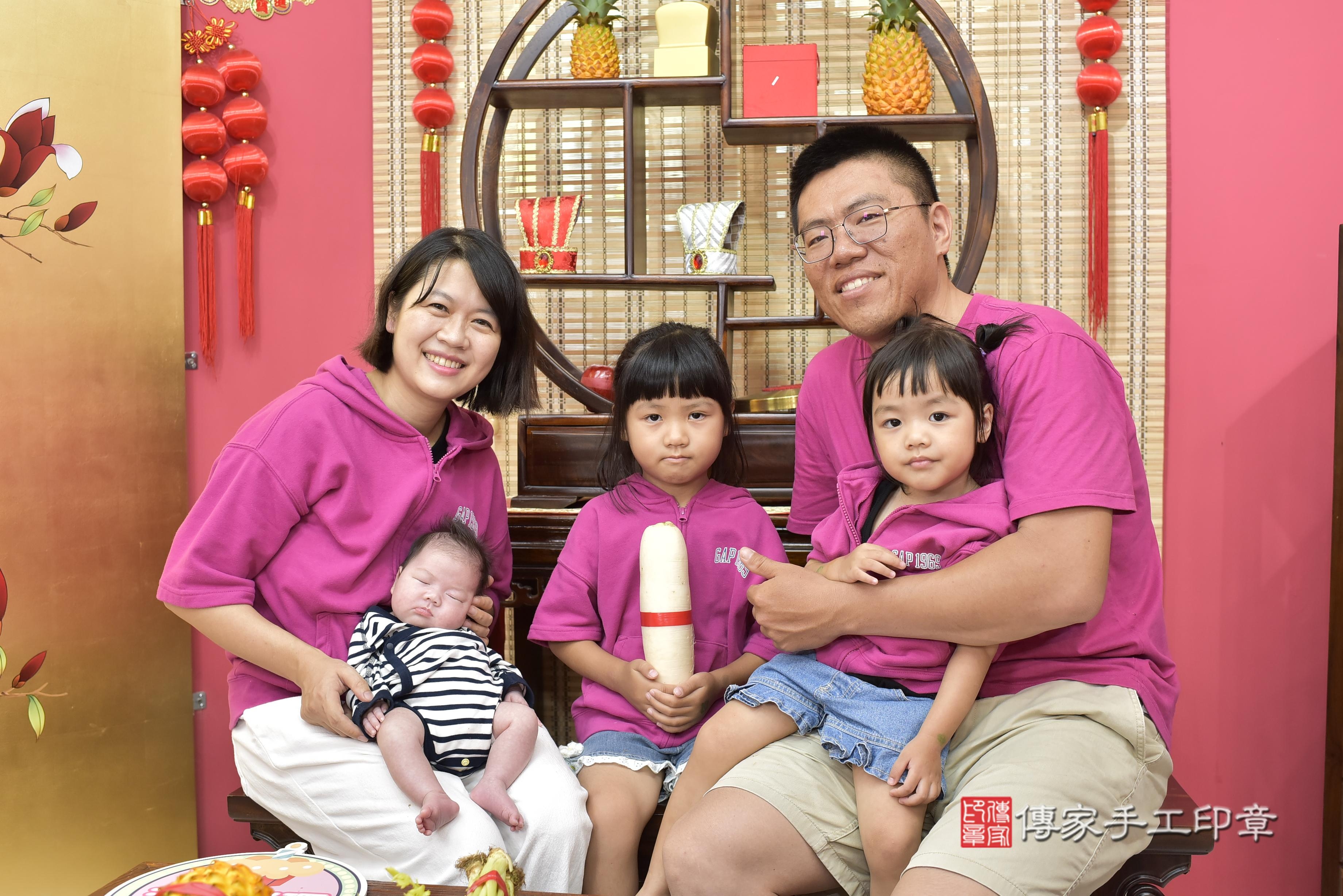 傳家手工印章新竹店、抓周、度脺、中國風會場、傳家嬰兒古禮、吉祥話、抓周道具物品24種、拍照。抓周證書。寶寶抓周、滿周歲、生日快樂、祝福