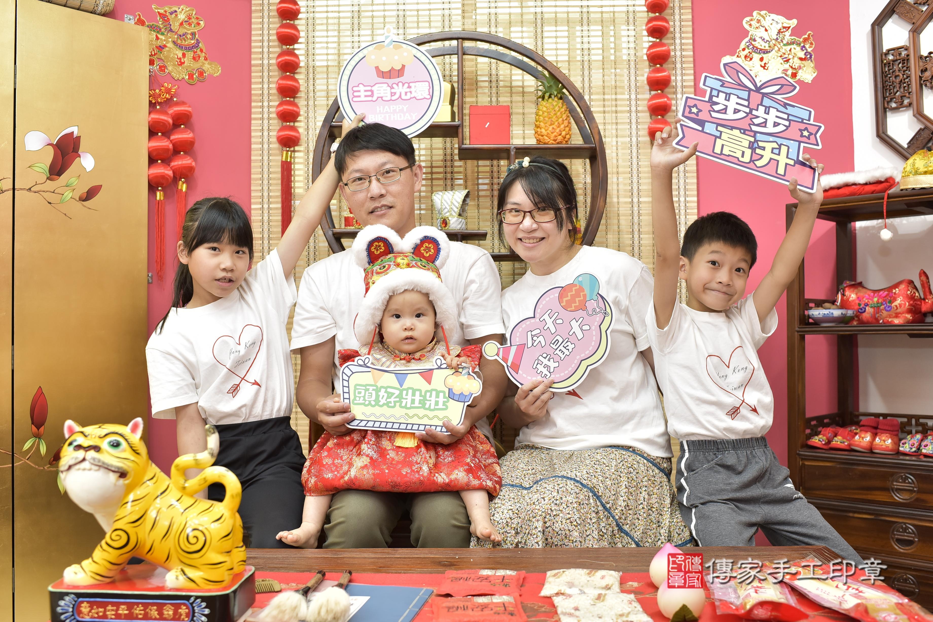 傳家手工印章新竹店、抓周、度脺、中國風會場、傳家嬰兒古禮、吉祥話、抓周道具物品24種、拍照。抓周證書。寶寶抓周、滿周歲、生日快樂、祝福
