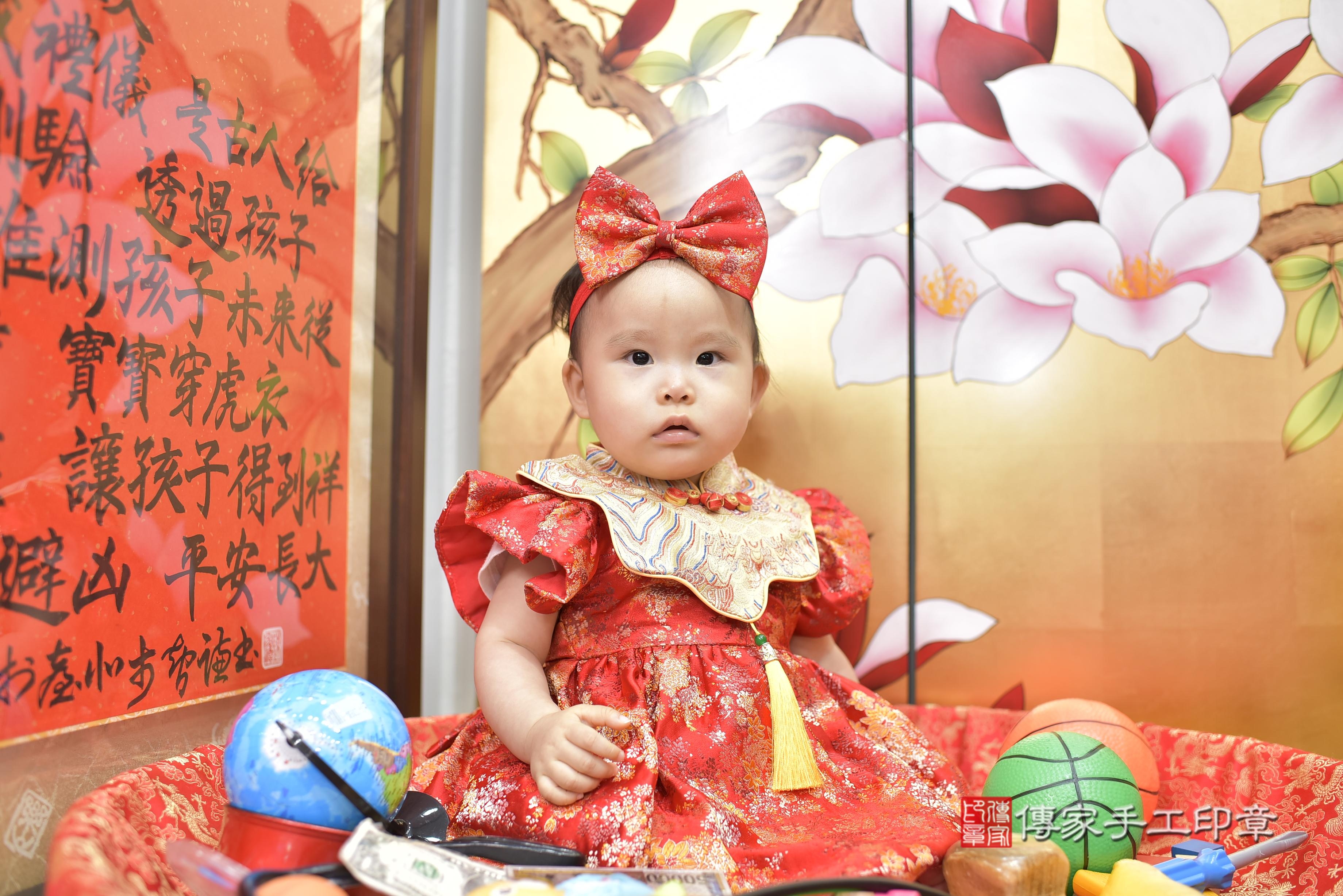 傳家手工印章新竹店、抓周、度脺、中國風會場、傳家嬰兒古禮、吉祥話、抓周道具物品24種、拍照。抓周證書。寶寶抓周、滿周歲、生日快樂、祝福