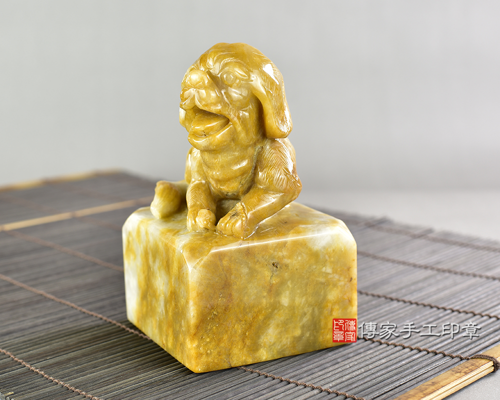 頂級新疆黃玉精雕來福狗:廟章、神明印章、大印章 頂級新疆黃玉精雕來福狗:廟章、神明印章、大印章