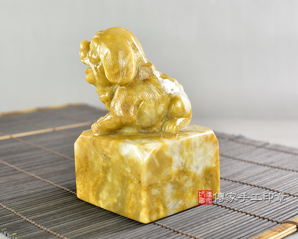 頂級新疆黃玉精雕來福狗:廟章、神明印章、大印章 頂級新疆黃玉精雕來福狗:廟章、神明印章、大印章