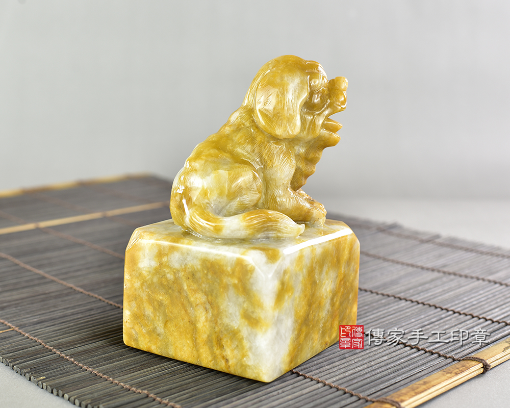 頂級新疆黃玉精雕來福狗:廟章、神明印章、大印章 頂級新疆黃玉精雕來福狗:廟章、神明印章、大印章