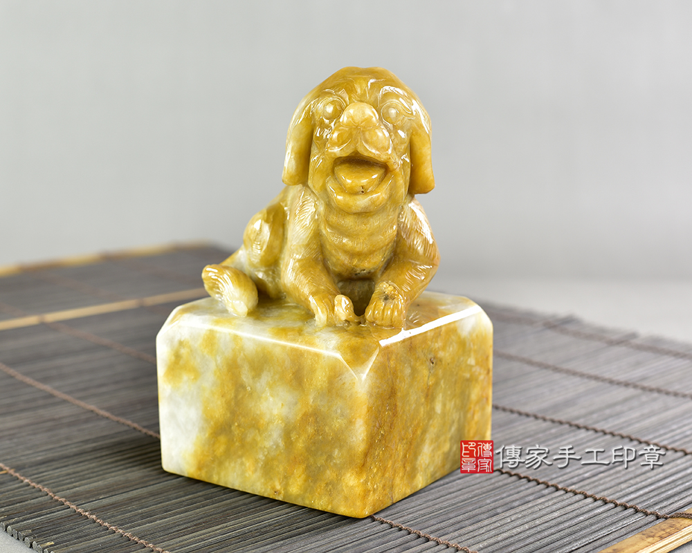 頂級新疆黃玉精雕來福狗:廟章、神明印章、大印章 頂級新疆黃玉精雕來福狗:廟章、神明印章、大印章