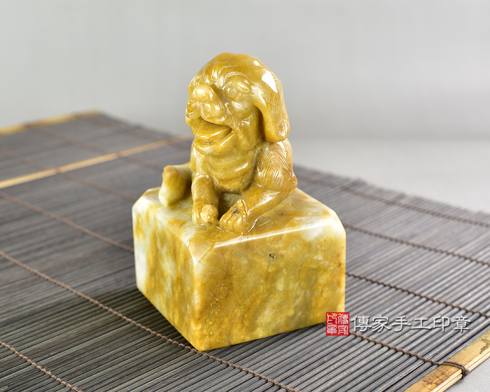 頂級新疆黃玉精雕來福狗:廟章、神明印章、大印章 頂級新疆黃玉精雕來福狗:廟章、神明印章、大印章