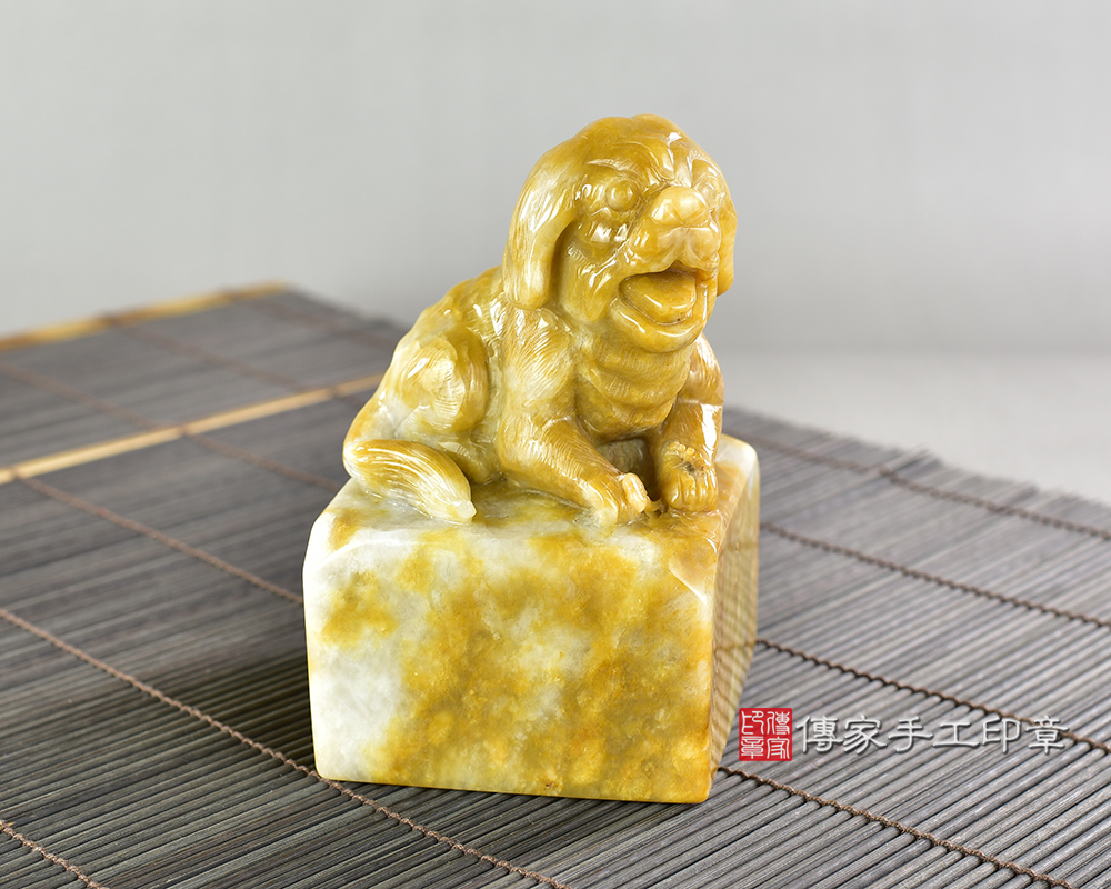 頂級新疆黃玉精雕來福狗:廟章、神明印章、大印章 頂級新疆黃玉精雕來福狗:廟章、神明印章、大印章
