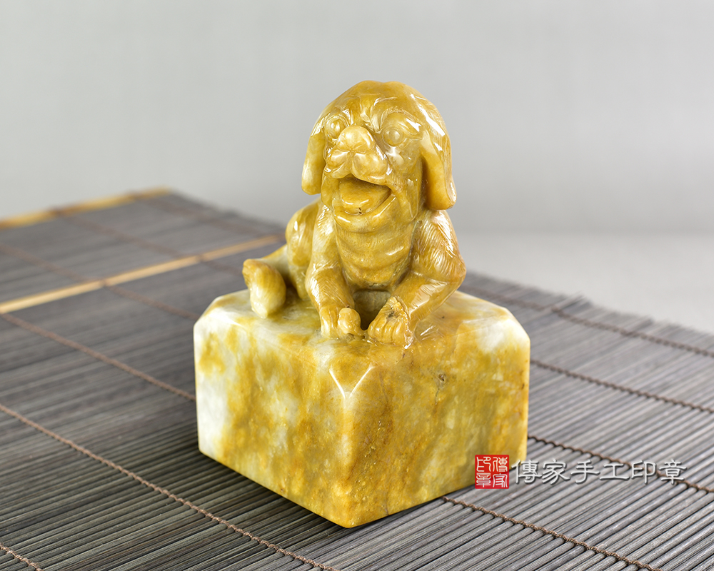 頂級新疆黃玉精雕來福狗:廟章、神明印章、大印章 頂級新疆黃玉精雕來福狗:廟章、神明印章、大印章