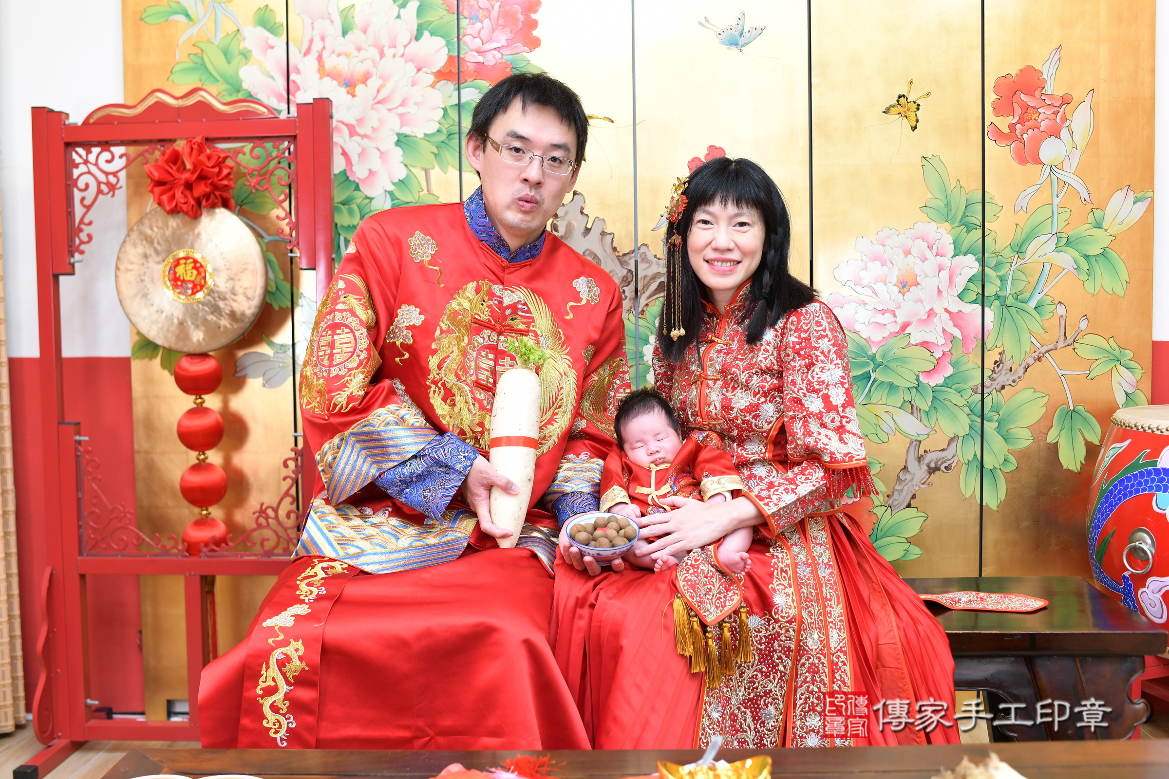 小天寶寶(台北市大同區嬰兒寶寶滿月剃頭理髮、嬰兒剃胎毛儀式吉祥話)。中國風會場，爸媽寶貝穿「日中韓」古裝禮服。專業拍照、證書。★購買「臍帶章、肚臍章、胎毛筆刷印章」贈送：剃頭、收涎、抓周，三選一。2024.7.31，照片12