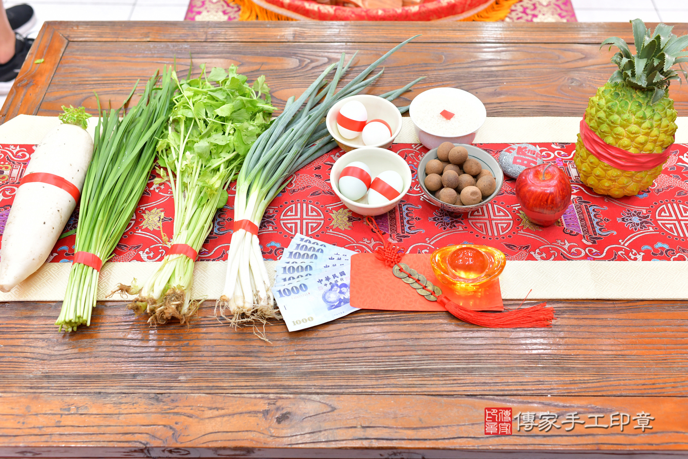 哲哲寶寶(台中市北區嬰兒寶寶滿月剃頭理髮、嬰兒剃胎毛儀式吉祥話)。中國風會場，爸媽寶貝穿「日中韓」古裝禮服。專業拍照、證書。★購買「臍帶章、肚臍章、胎毛筆刷印章」贈送：剃頭、收涎、抓周，三選一。2024.7.4，照片11
