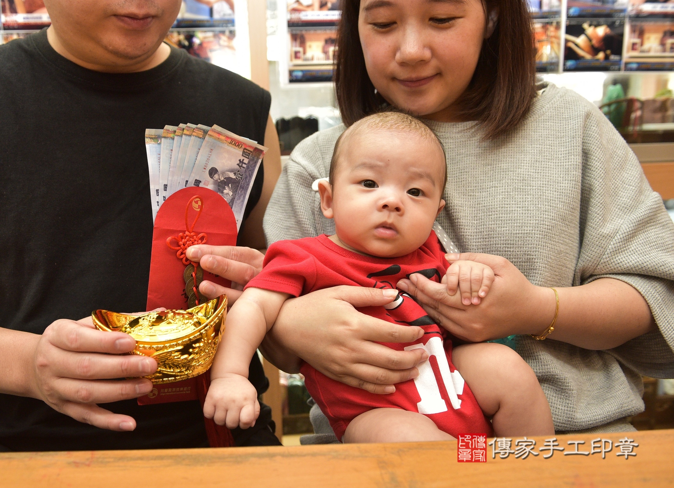 伸伸寶寶(新北市永和區嬰兒寶寶滿月剃頭理髮、嬰兒剃胎毛儀式吉祥話)。中國風會場，爸媽寶貝穿「日中韓」古裝禮服。專業拍照、證書。★購買「臍帶章、肚臍章、胎毛筆刷印章」贈送：剃頭、收涎、抓周，三選一。2024.8.3，照片20