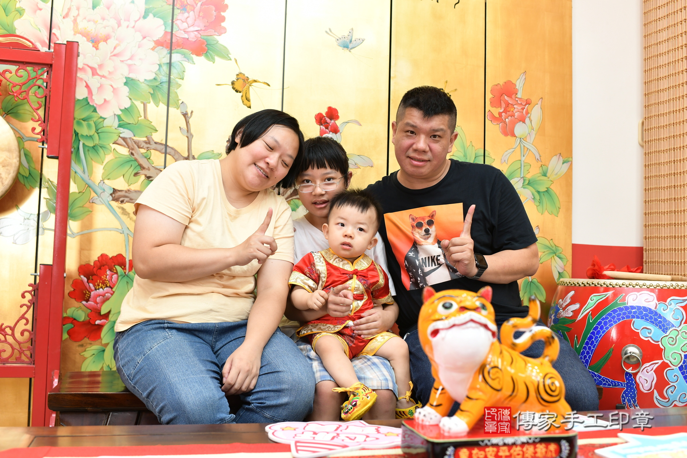 台北市大同區軒軒寶寶抓周推薦：傳家台北店抓周度脺中國風會場，嬰兒古禮抓周流程儀式吉祥話、抓周道具物品24種、拍照。抓周證書。2024.8.12，照片3