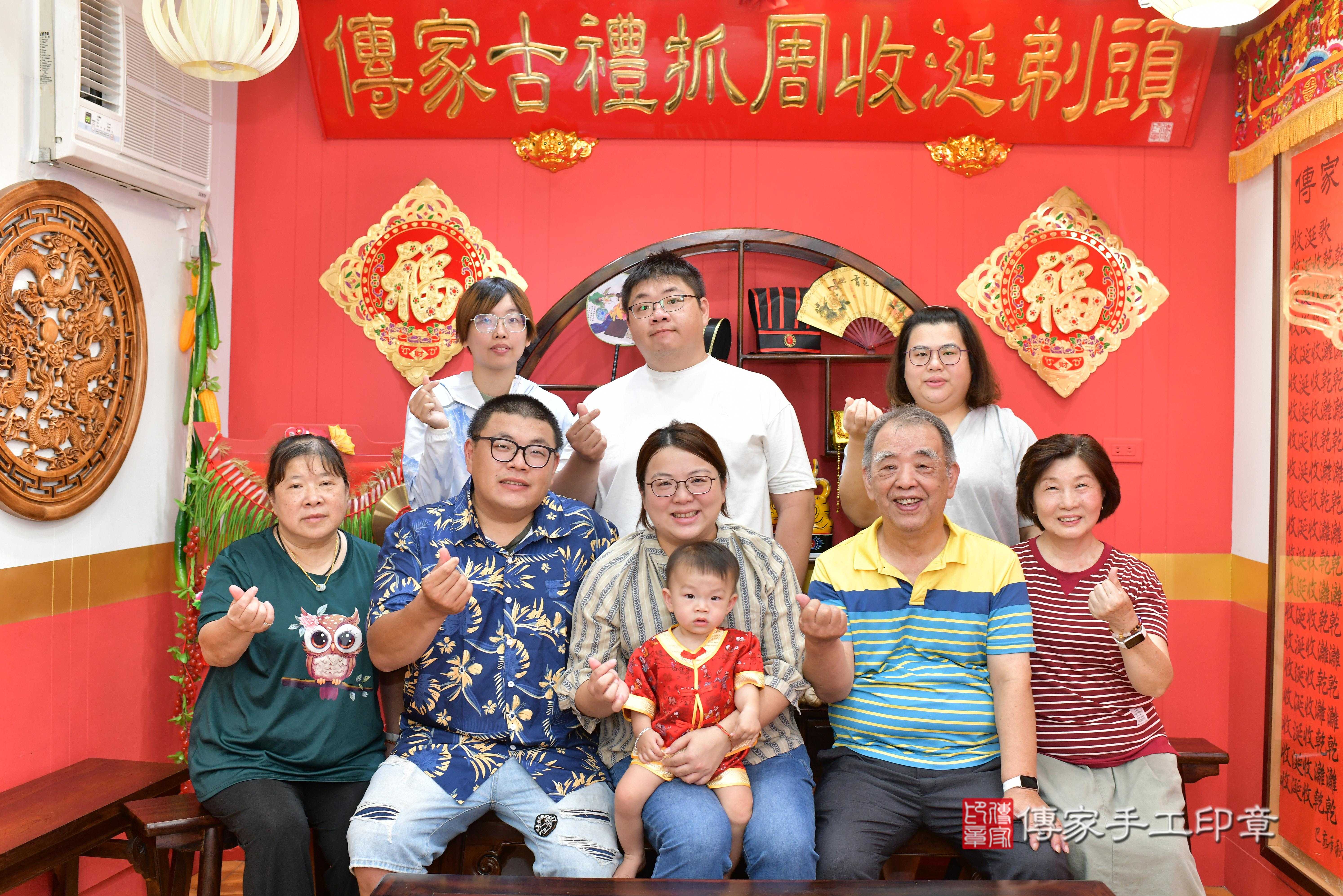 傳家手工印章桃園店、抓周、度脺、中國風會場、傳家嬰兒古禮、吉祥話、抓周道具物品24種、拍照。抓周證書。寶寶抓周、滿周歲、生日快樂、祝福