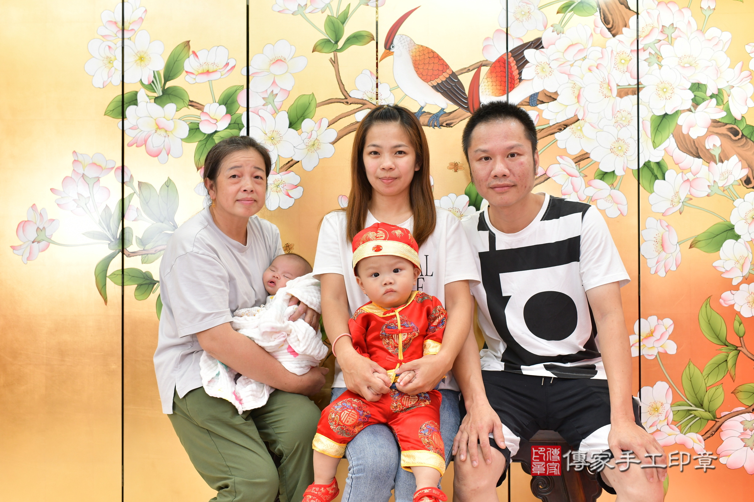 台中市北區銨銨寶寶抓周推薦：傳家台中店抓周度脺中國風會場，嬰兒古禮抓周流程儀式吉祥話、抓周道具物品24種、拍照。抓周證書。2024.7.26，照片4