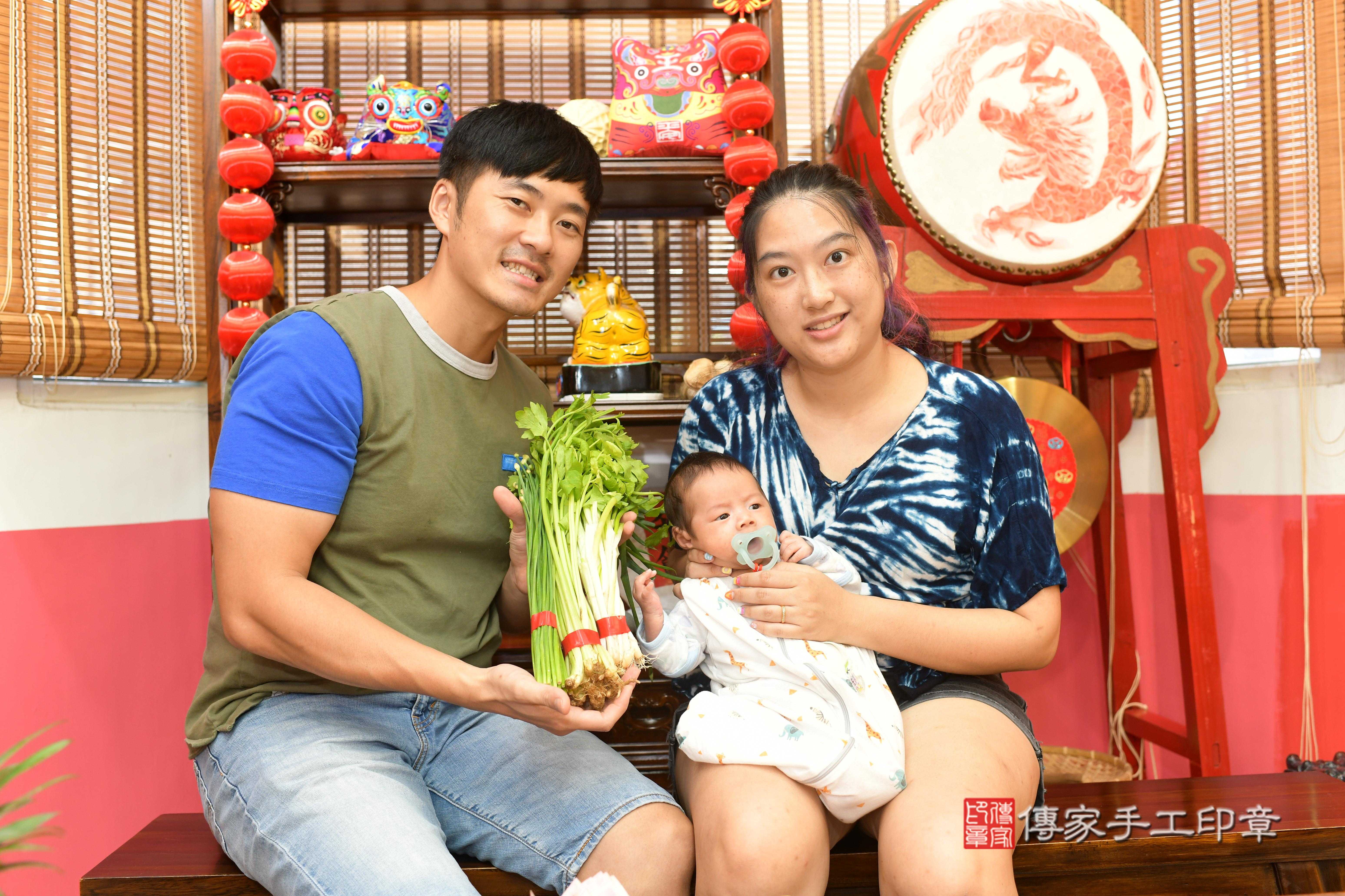 傳家手工印章高雄店、抓周、度脺、中國風會場、傳家嬰兒古禮、吉祥話、抓周道具物品24種、拍照。抓周證書。寶寶抓周、滿周歲、生日快樂、祝福