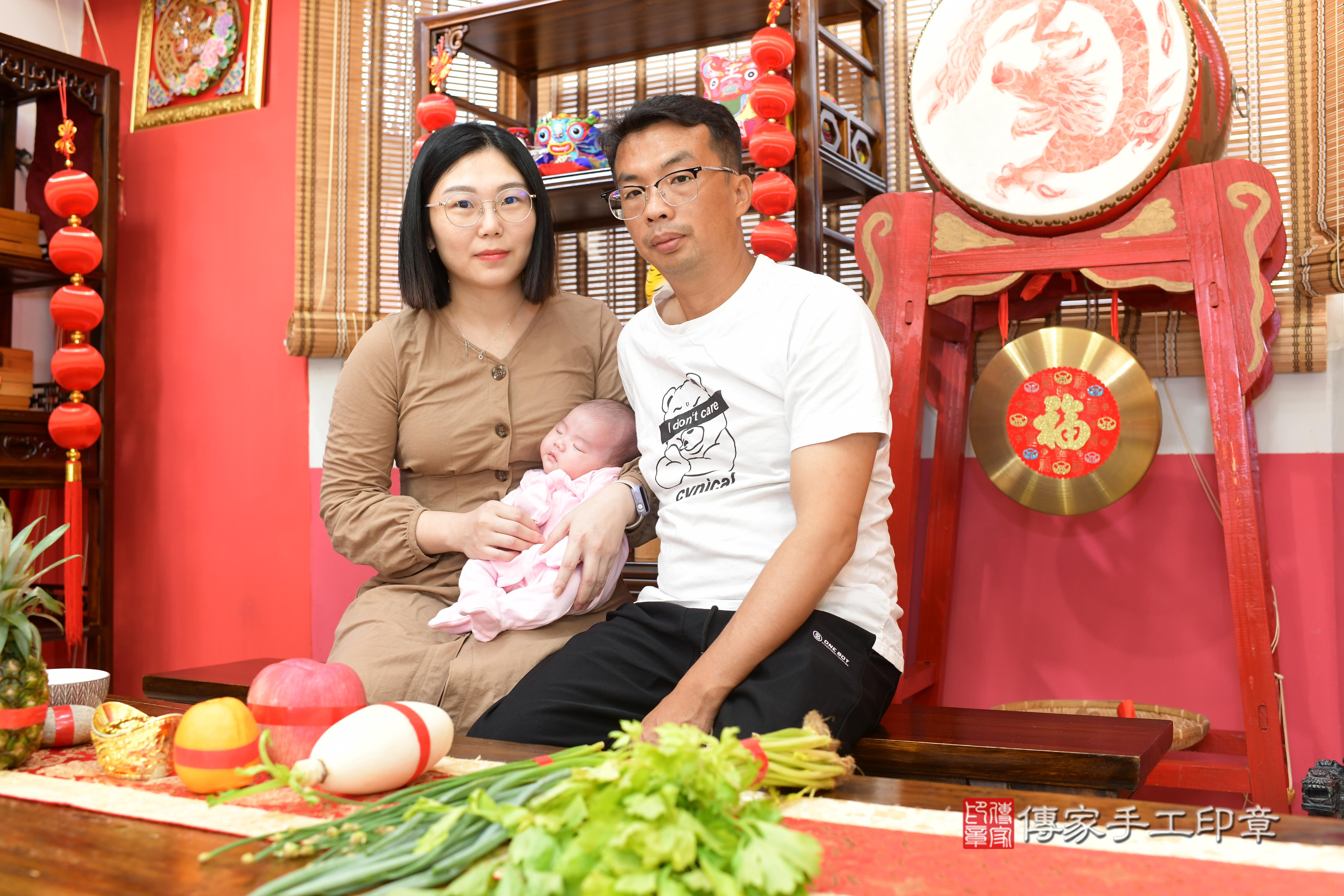 傳家手工印章高雄店、抓周、度脺、中國風會場、傳家嬰兒古禮、吉祥話、抓周道具物品24種、拍照。抓周證書。寶寶抓周、滿周歲、生日快樂、祝福