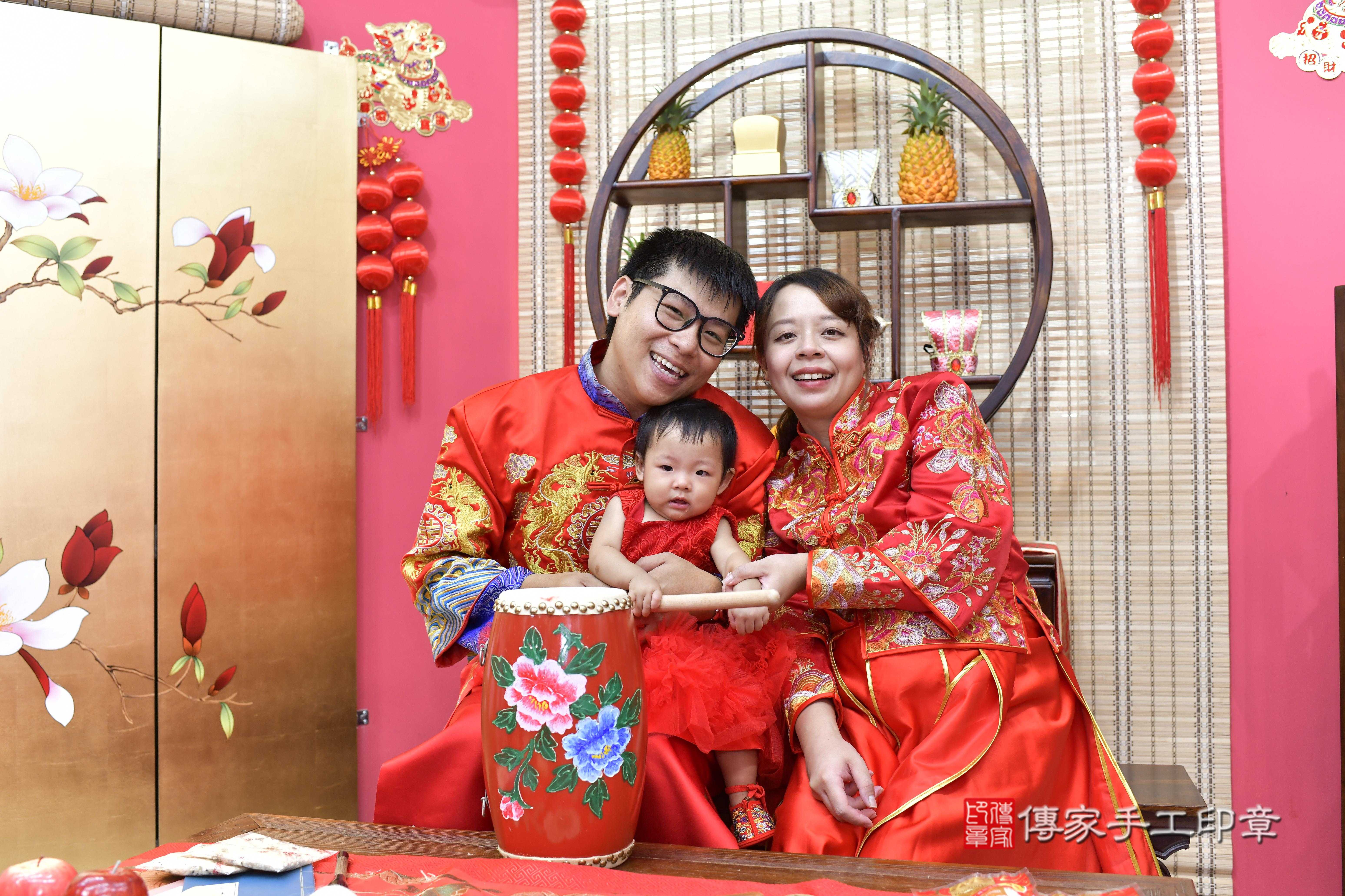 傳家手工印章新竹店、抓周、度脺、中國風會場、傳家嬰兒古禮、吉祥話、抓周道具物品24種、拍照。抓周證書。寶寶抓周、滿周歲、生日快樂、祝福