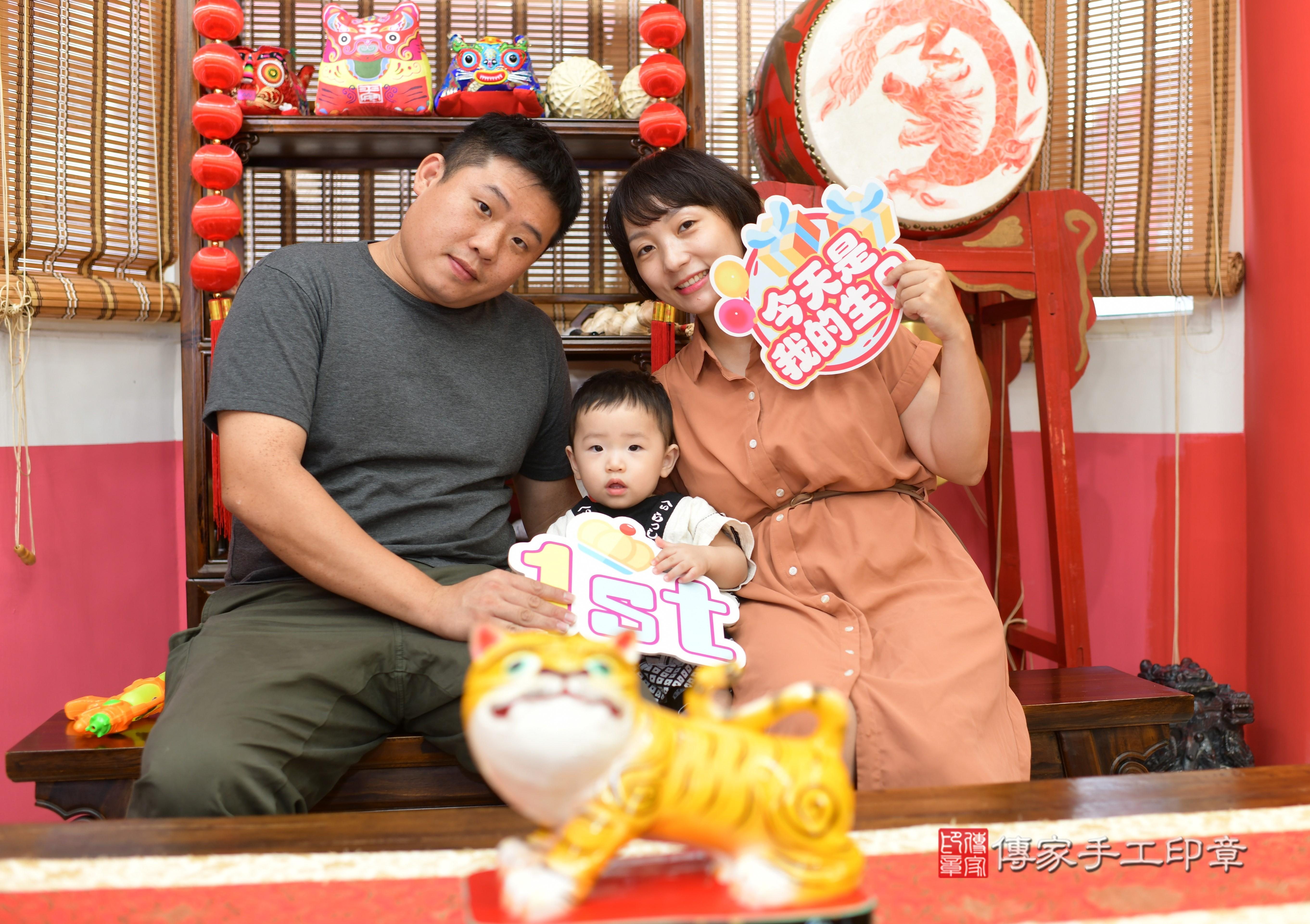傳家手工印章高雄店、抓周、度脺、中國風會場、傳家嬰兒古禮、吉祥話、抓周道具物品24種、拍照。抓周證書。寶寶抓周、滿周歲、生日快樂、祝福