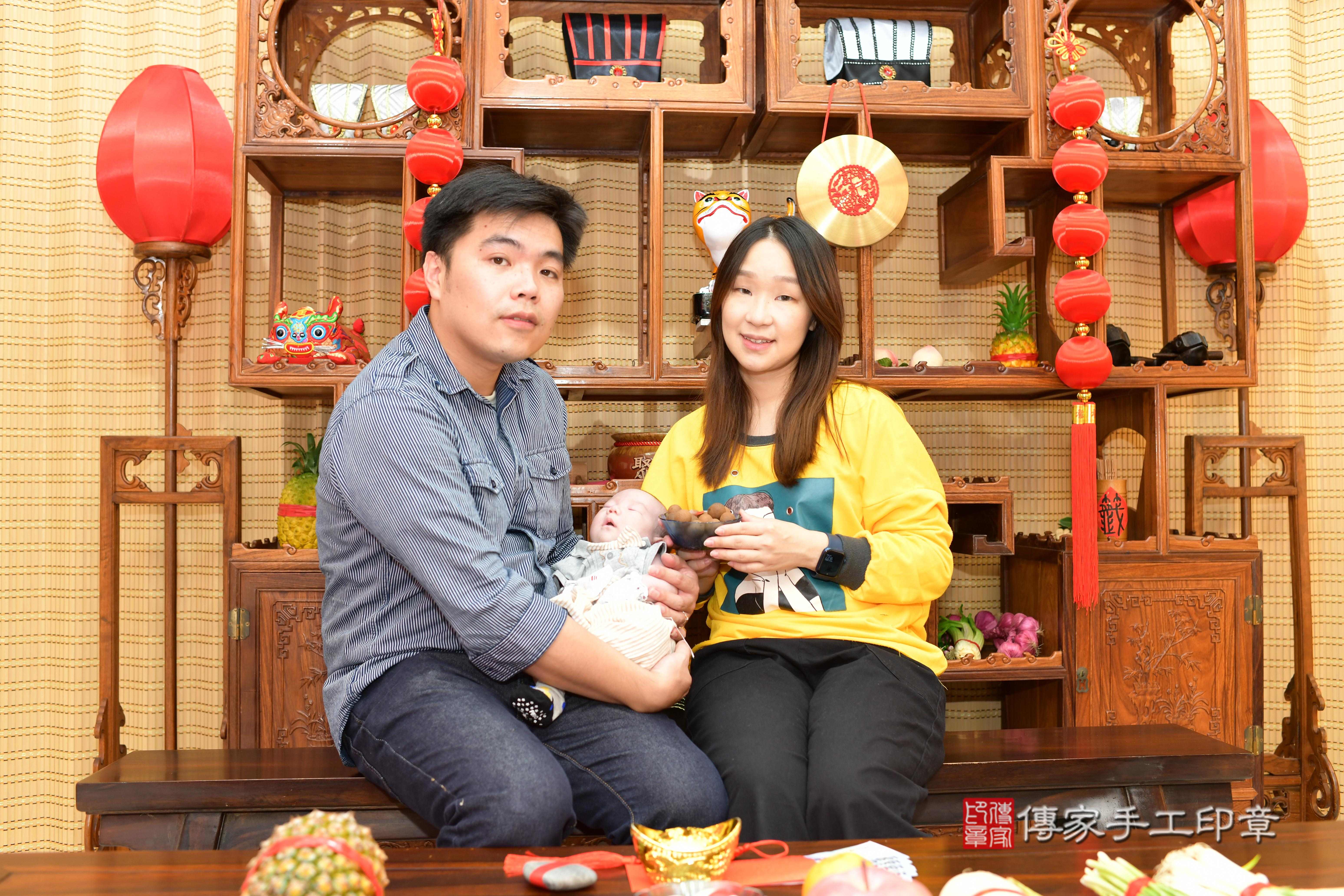 傳家手工印章台南店、抓周、度脺、中國風會場、傳家嬰兒古禮、吉祥話、抓周道具物品24種、拍照。抓周證書。寶寶抓周、滿周歲、生日快樂、祝福