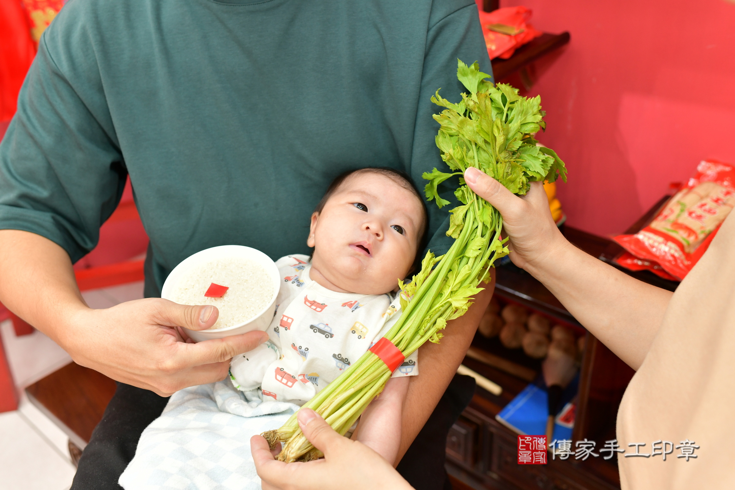 霏霏寶寶(台中市北區嬰兒寶寶滿月剃頭理髮、嬰兒剃胎毛儀式吉祥話)。中國風會場，爸媽寶貝穿「日中韓」古裝禮服。專業拍照、證書。★購買「臍帶章、肚臍章、胎毛筆刷印章」贈送：剃頭、收涎、抓周，三選一。2024.8.11，照片10