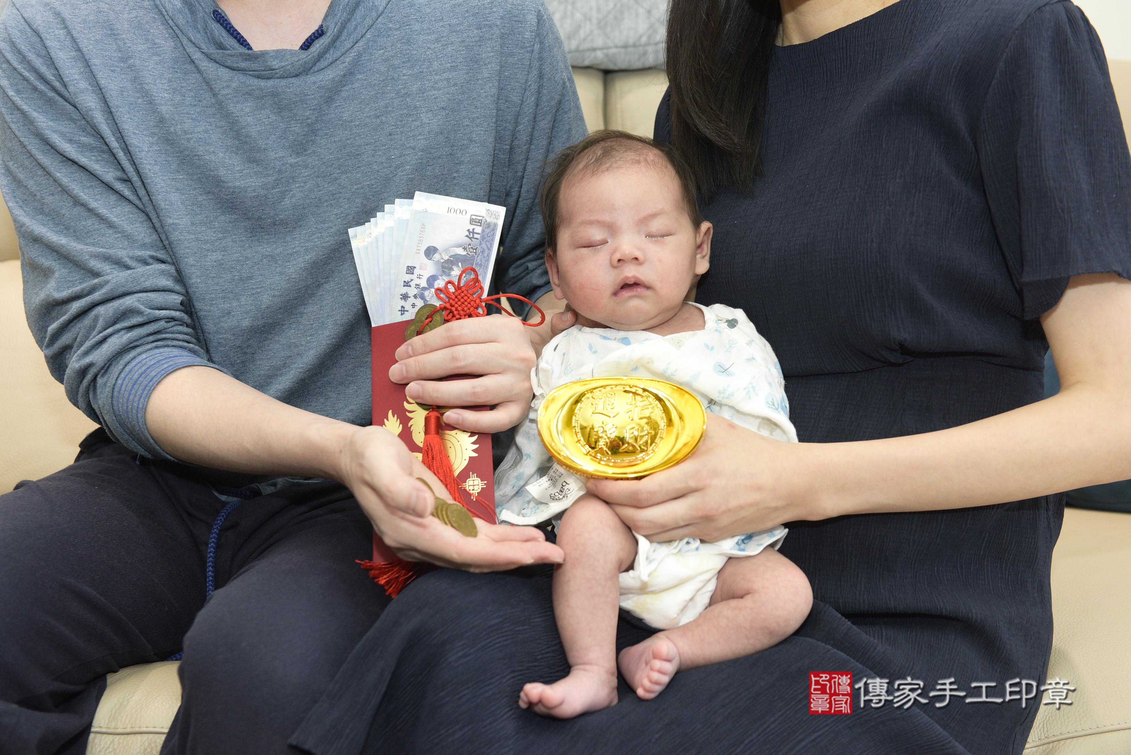 傳家手工印章新竹店、抓周、度脺、中國風會場、傳家嬰兒古禮、吉祥話、抓周道具物品24種、拍照。抓周證書。寶寶抓周、滿周歲、生日快樂、祝福