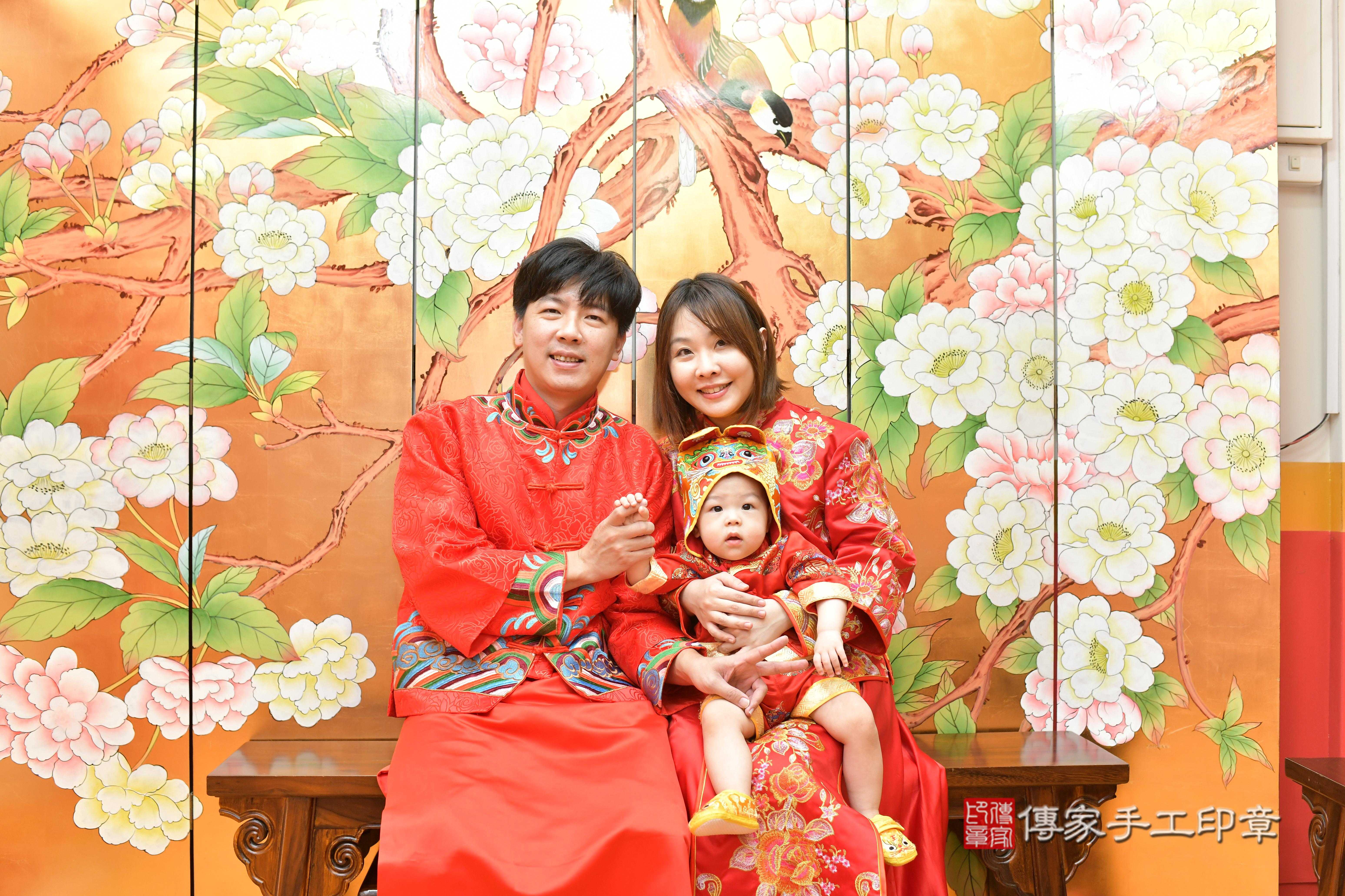 傳家手工印章桃園店、抓周、度脺、中國風會場、傳家嬰兒古禮、吉祥話、抓周道具物品24種、拍照。抓周證書。寶寶抓周、滿周歲、生日快樂、祝福