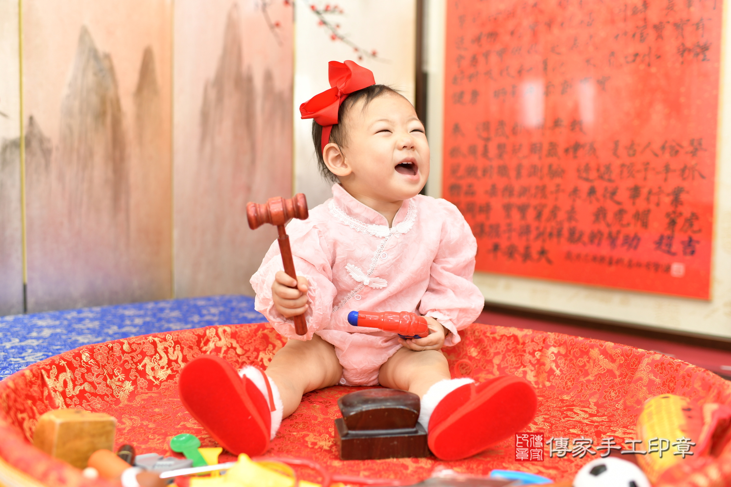 新北市永和區小潔寶寶抓周推薦：傳家新北店抓周度脺中國風會場，嬰兒古禮抓周流程儀式吉祥話、抓周道具物品24種、拍照。抓周證書。2024.9.18，照片8
