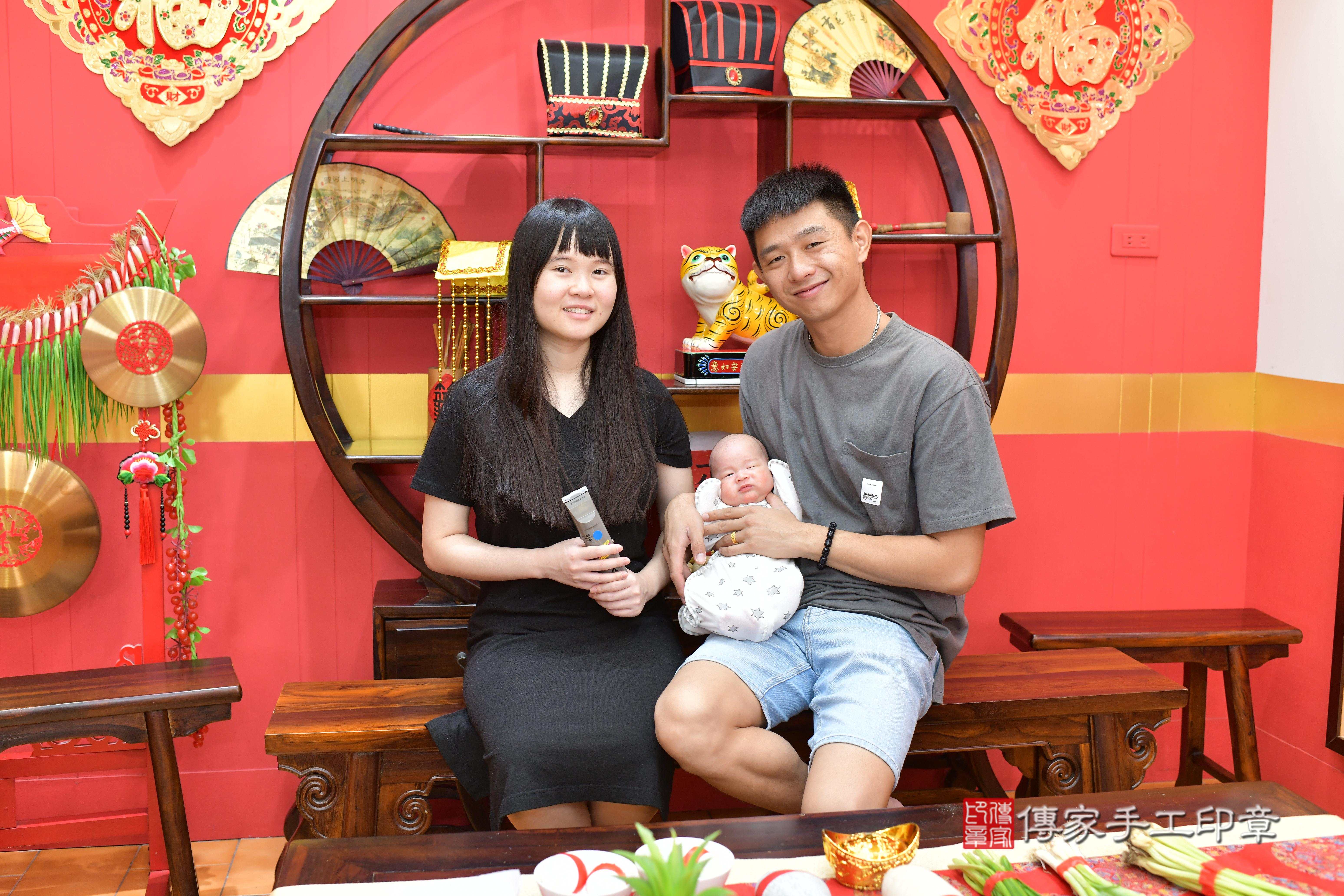 傳家手工印章桃園店、抓周、度脺、中國風會場、傳家嬰兒古禮、吉祥話、抓周道具物品24種、拍照。抓周證書。寶寶抓周、滿周歲、生日快樂、祝福