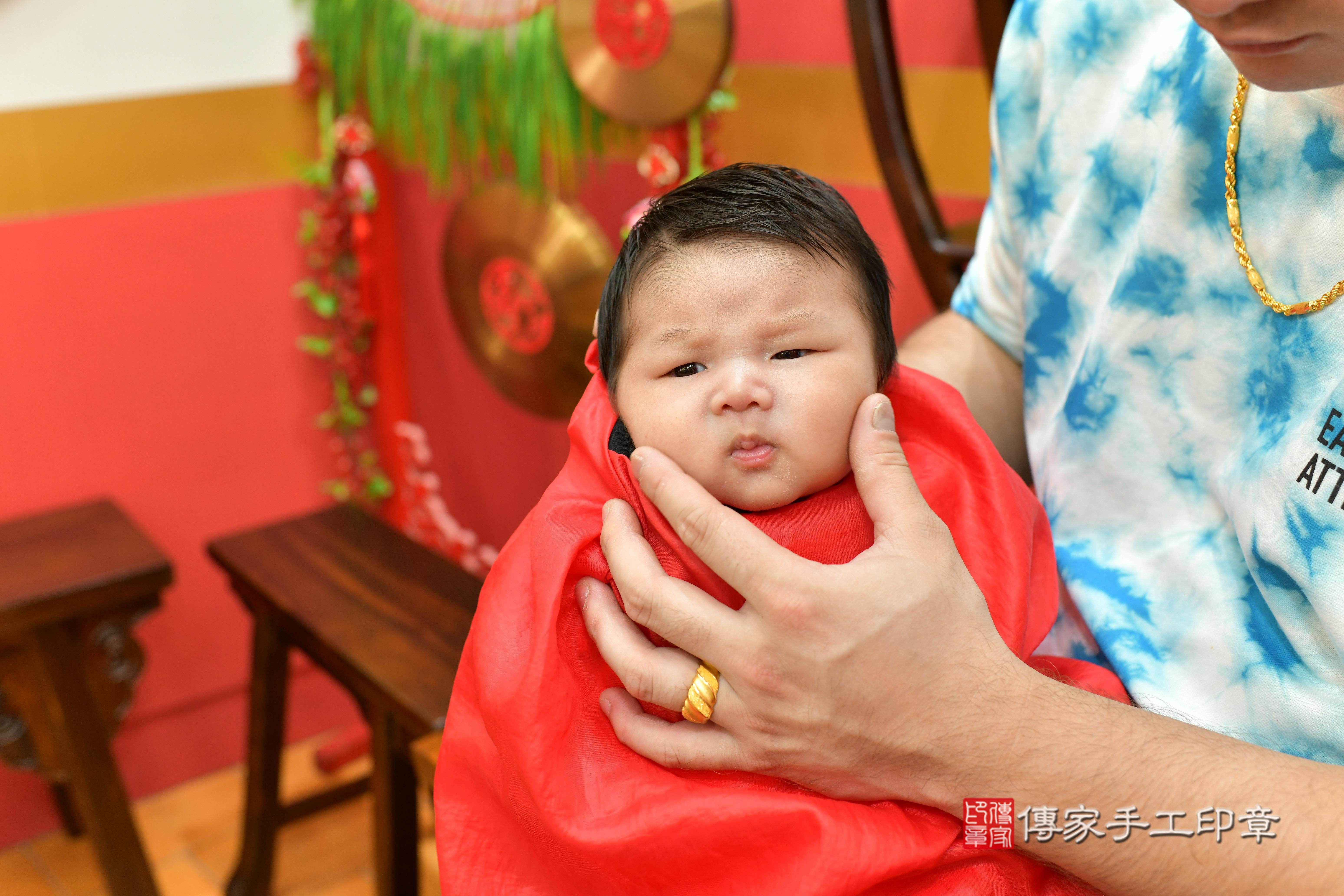 傳家手工印章桃園店、抓周、度脺、中國風會場、傳家嬰兒古禮、吉祥話、抓周道具物品24種、拍照。抓周證書。寶寶抓周、滿周歲、生日快樂、祝福