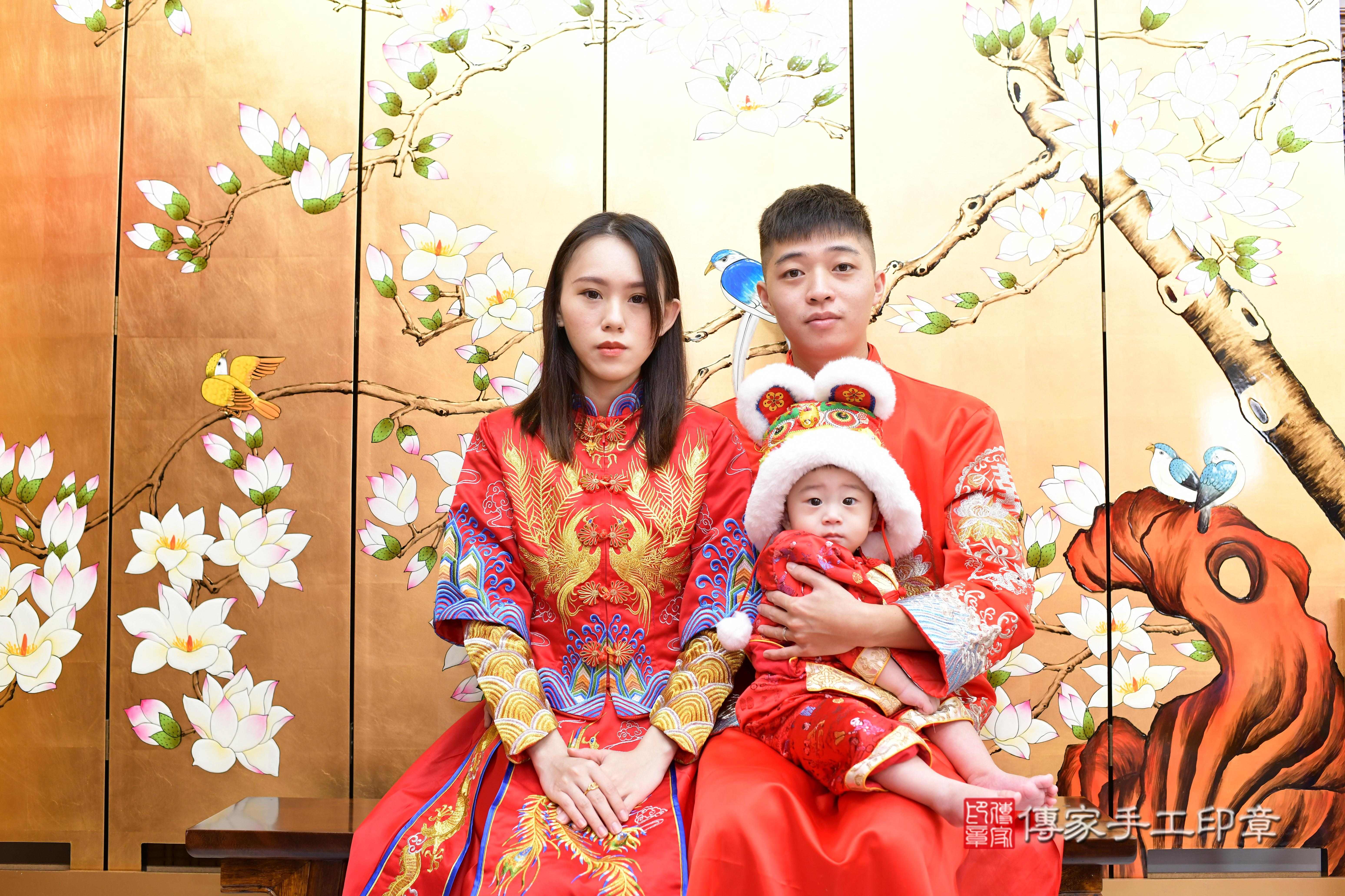 傳家手工印章台南店、抓周、度脺、中國風會場、傳家嬰兒古禮、吉祥話、抓周道具物品24種、拍照。抓周證書。寶寶抓周、滿周歲、生日快樂、祝福