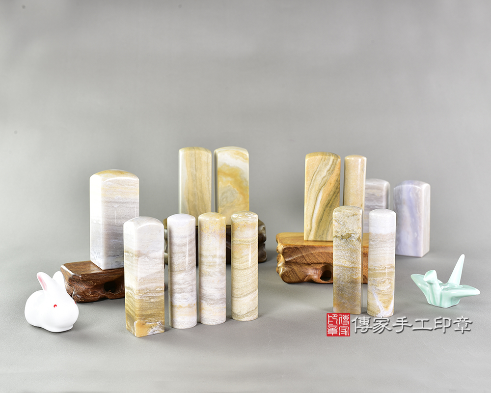 傳家手工印章實際成品：海洋山形瑪瑙印章合照